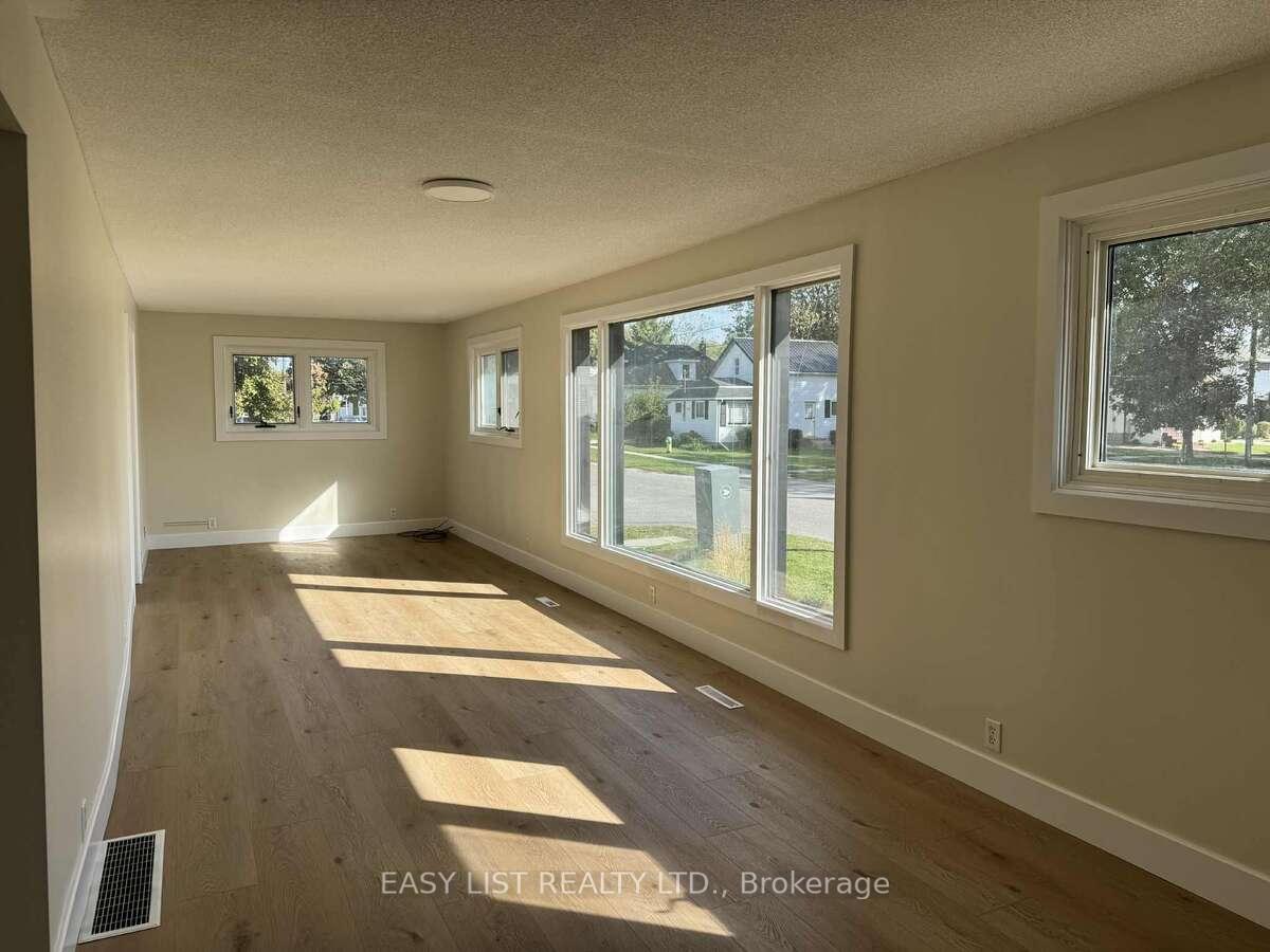 Photo 8 of 12 Montgomery Street, Leamington — HOMEH