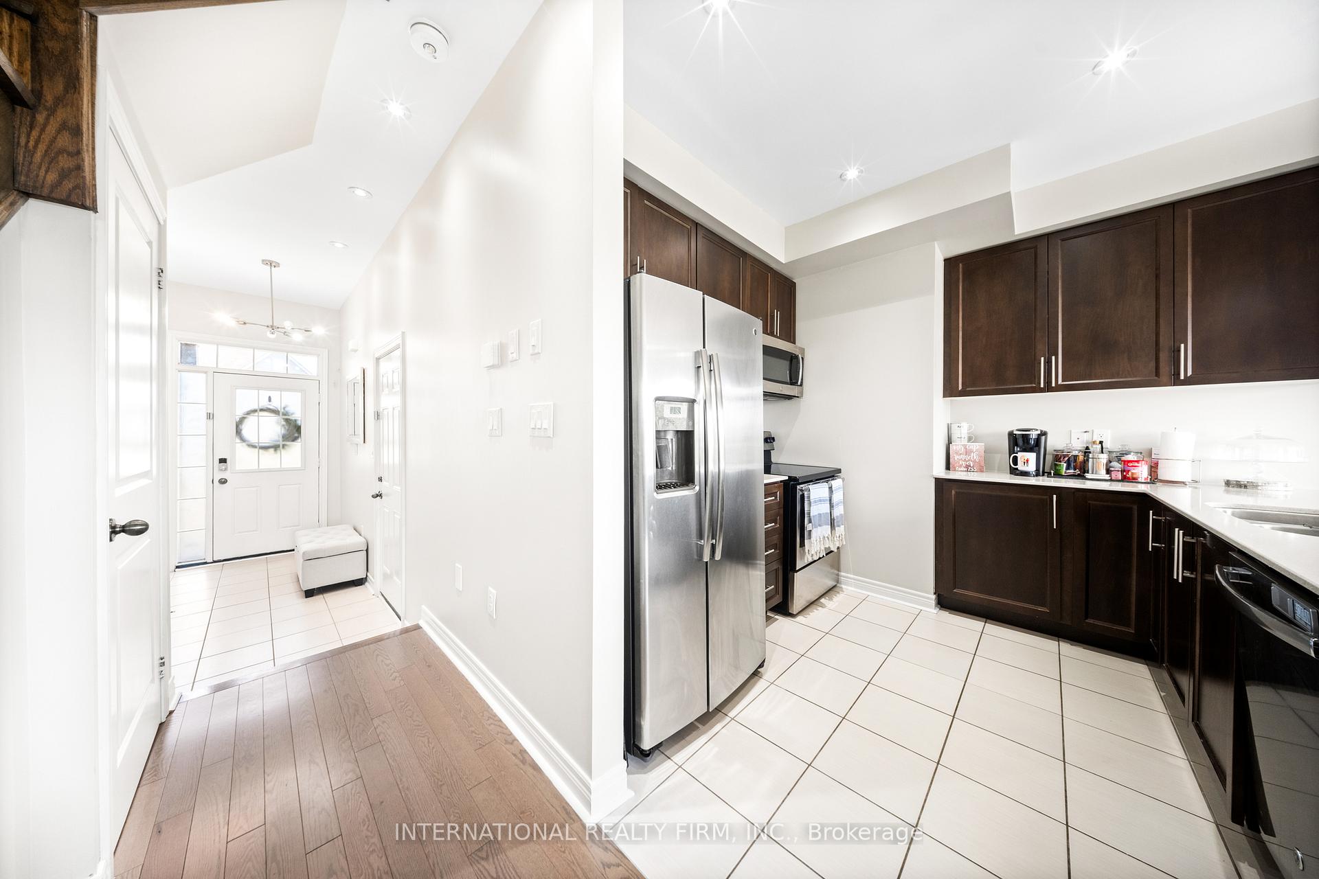 Photo 4 of 8 Hogan Manor Drive, Brampton, Northwest Brampton — HOMEH