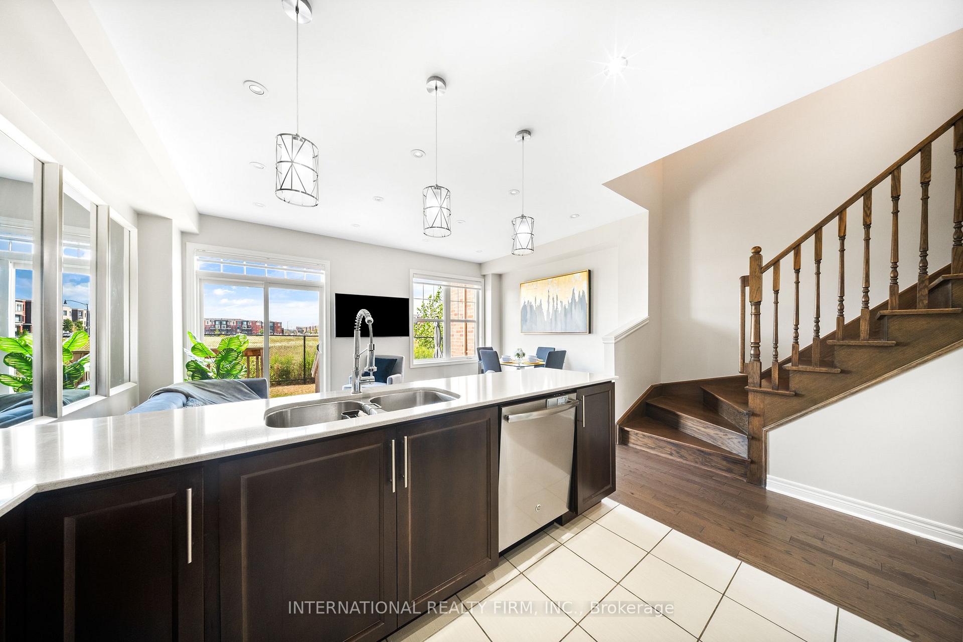 Photo 6 of 8 Hogan Manor Drive, Brampton, Northwest Brampton — HOMEH