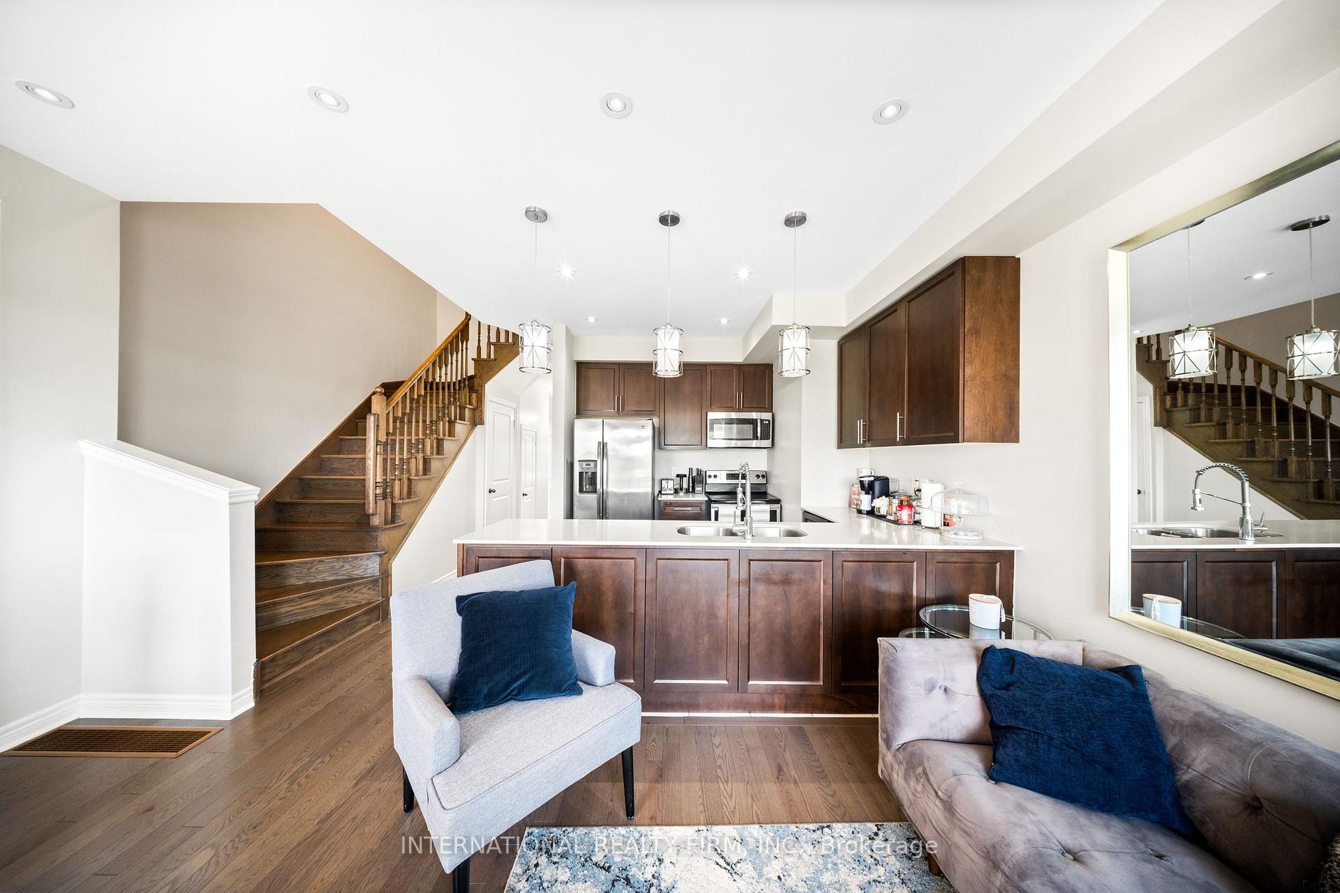 Photo 7 of 8 Hogan Manor Drive, Brampton, Northwest Brampton — HOMEH