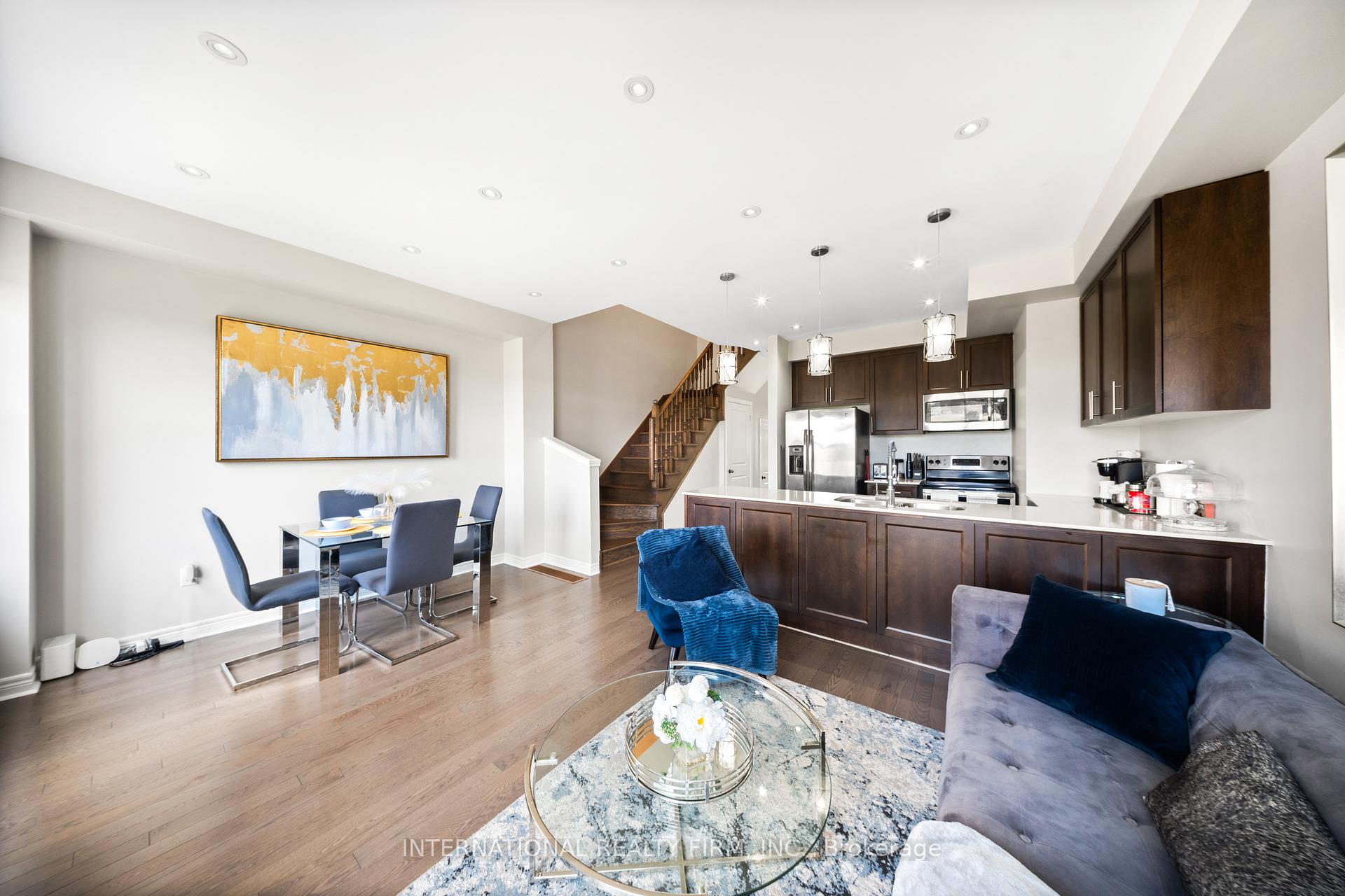 Photo 9 of 8 Hogan Manor Drive, Brampton, Northwest Brampton — HOMEH