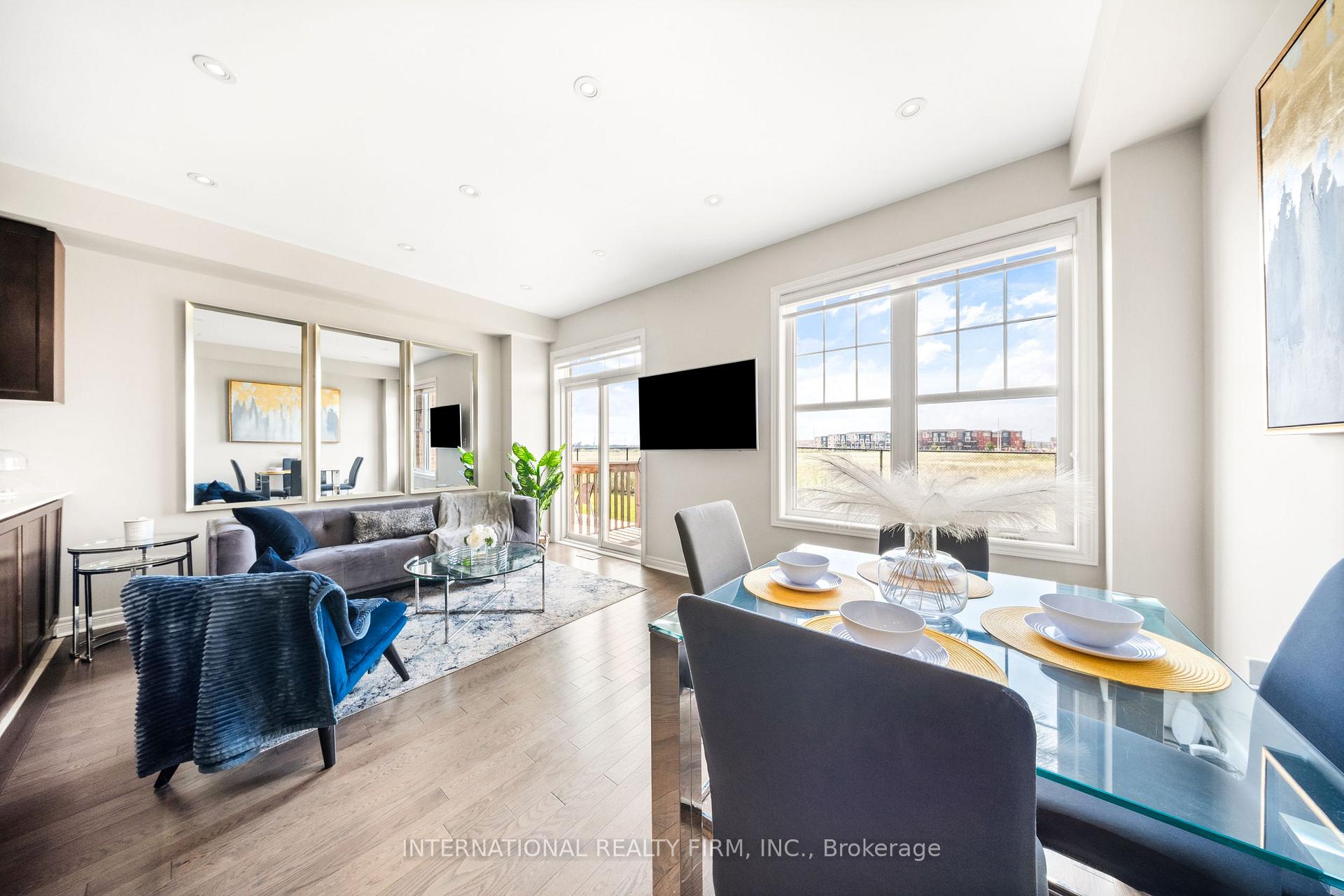 Photo 12 of 8 Hogan Manor Drive, Brampton, Northwest Brampton — HOMEH