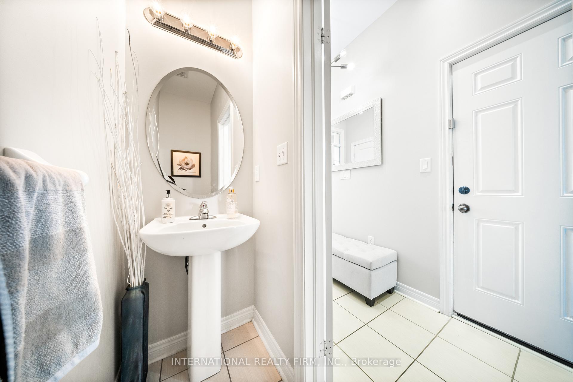 Photo 13 of 8 Hogan Manor Drive, Brampton, Northwest Brampton — HOMEH