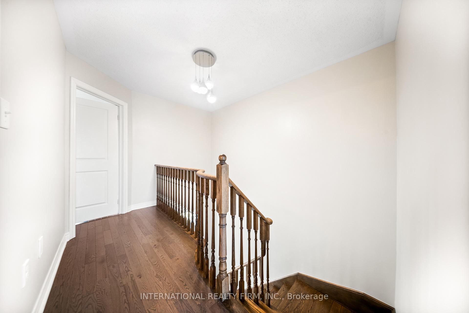 Photo 14 of 8 Hogan Manor Drive, Brampton, Northwest Brampton — HOMEH