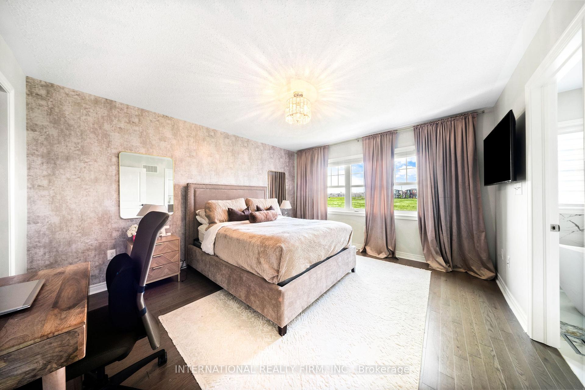 Photo 15 of 8 Hogan Manor Drive, Brampton, Northwest Brampton — HOMEH