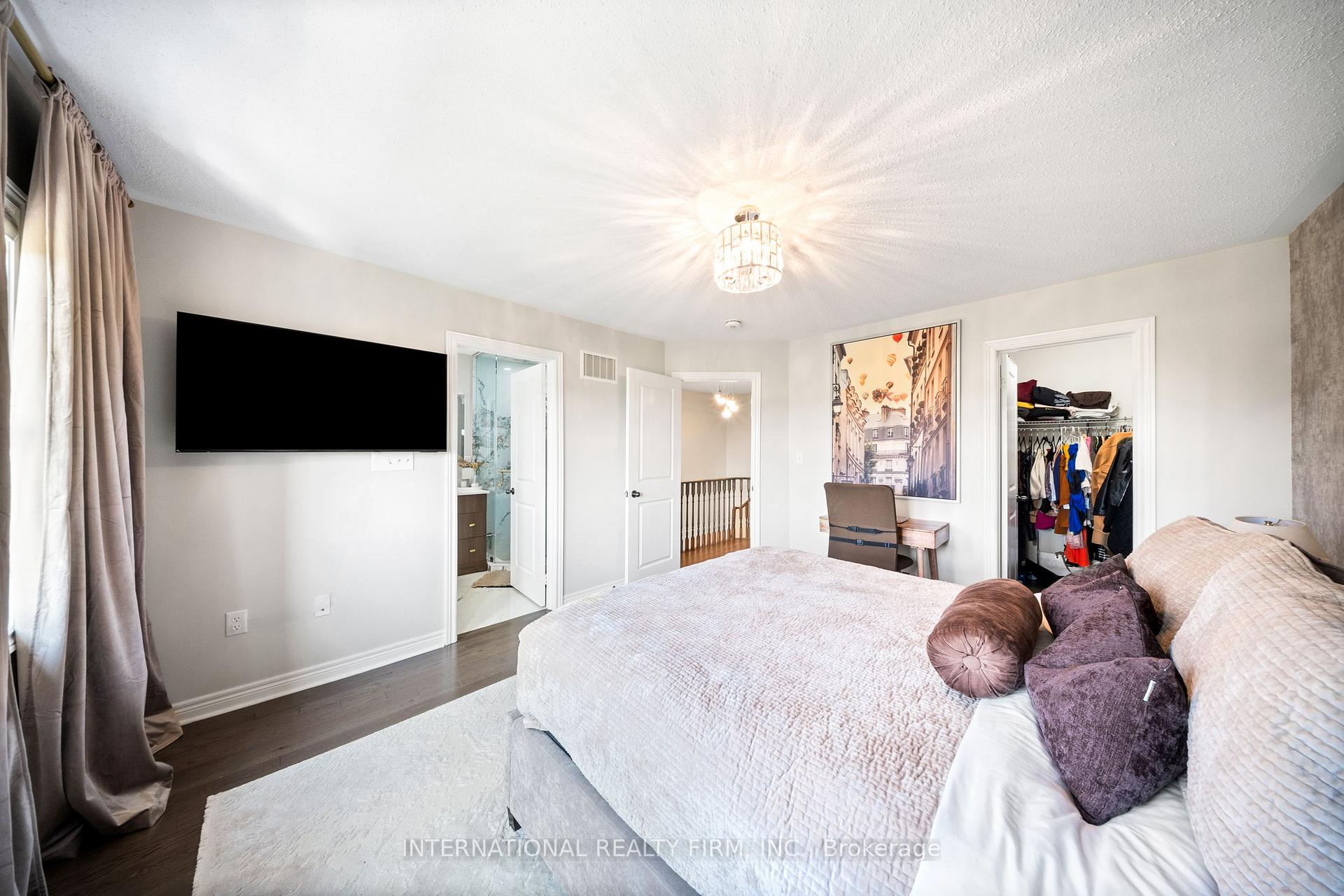 Photo 16 of 8 Hogan Manor Drive, Brampton, Northwest Brampton — HOMEH