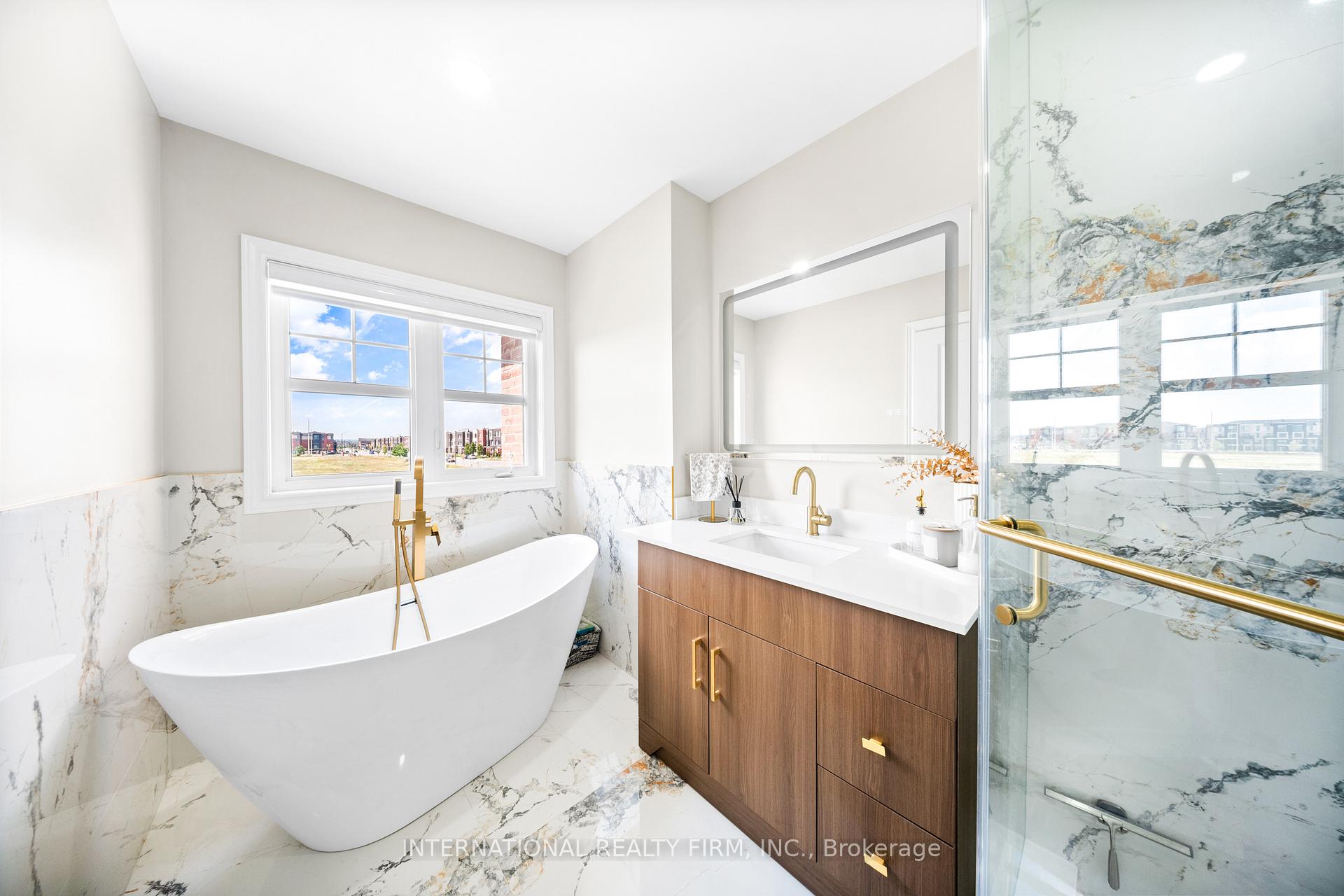 Photo 17 of 8 Hogan Manor Drive, Brampton, Northwest Brampton — HOMEH