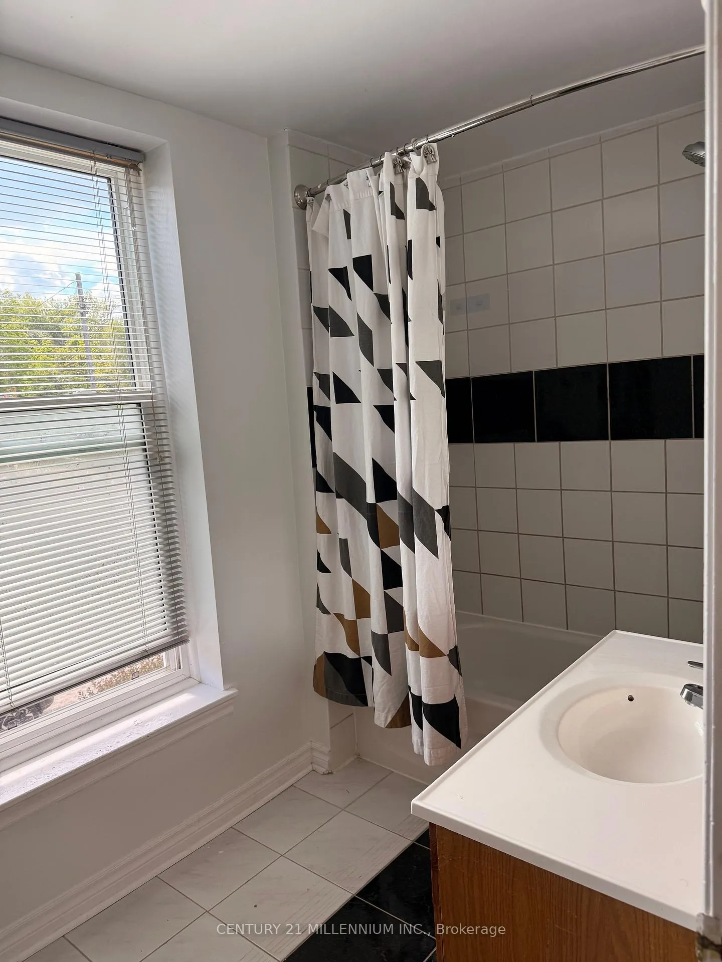 Photo 4 of Unit 1, 1529 Queen Street E, Caledon, Alton — HOMEH