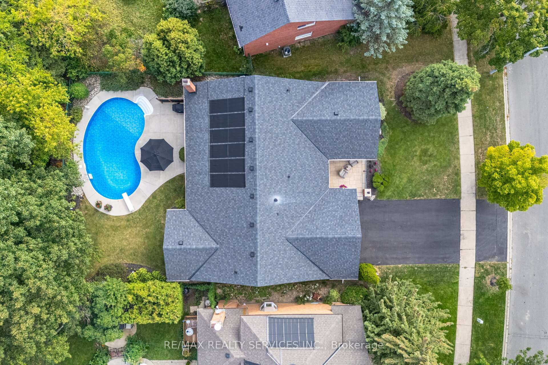 Photo 3 of 33 Carnforth Drive, Brampton, Snelgrove — HOMEH