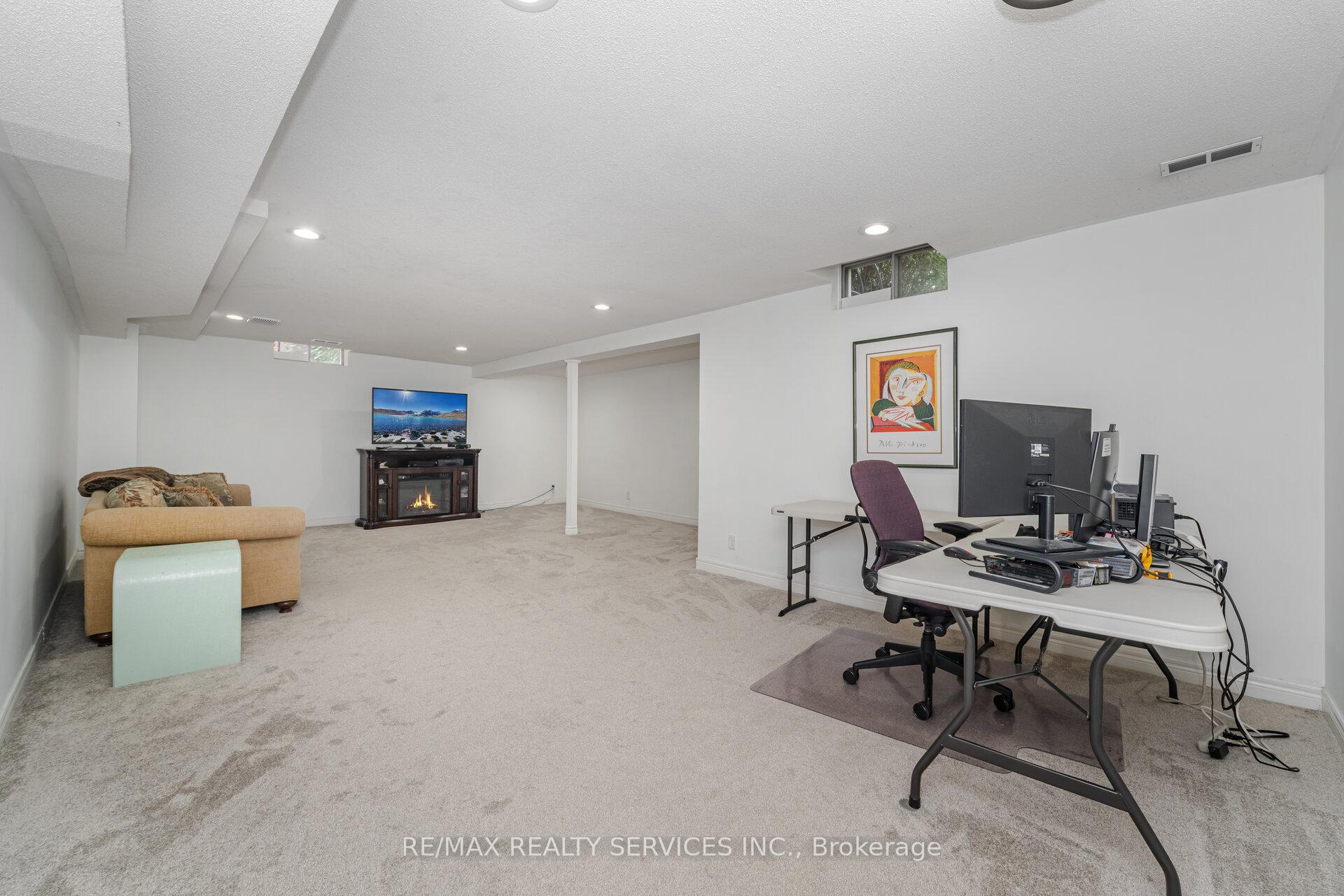 Photo 26 of 33 Carnforth Drive, Brampton, Snelgrove — HOMEH