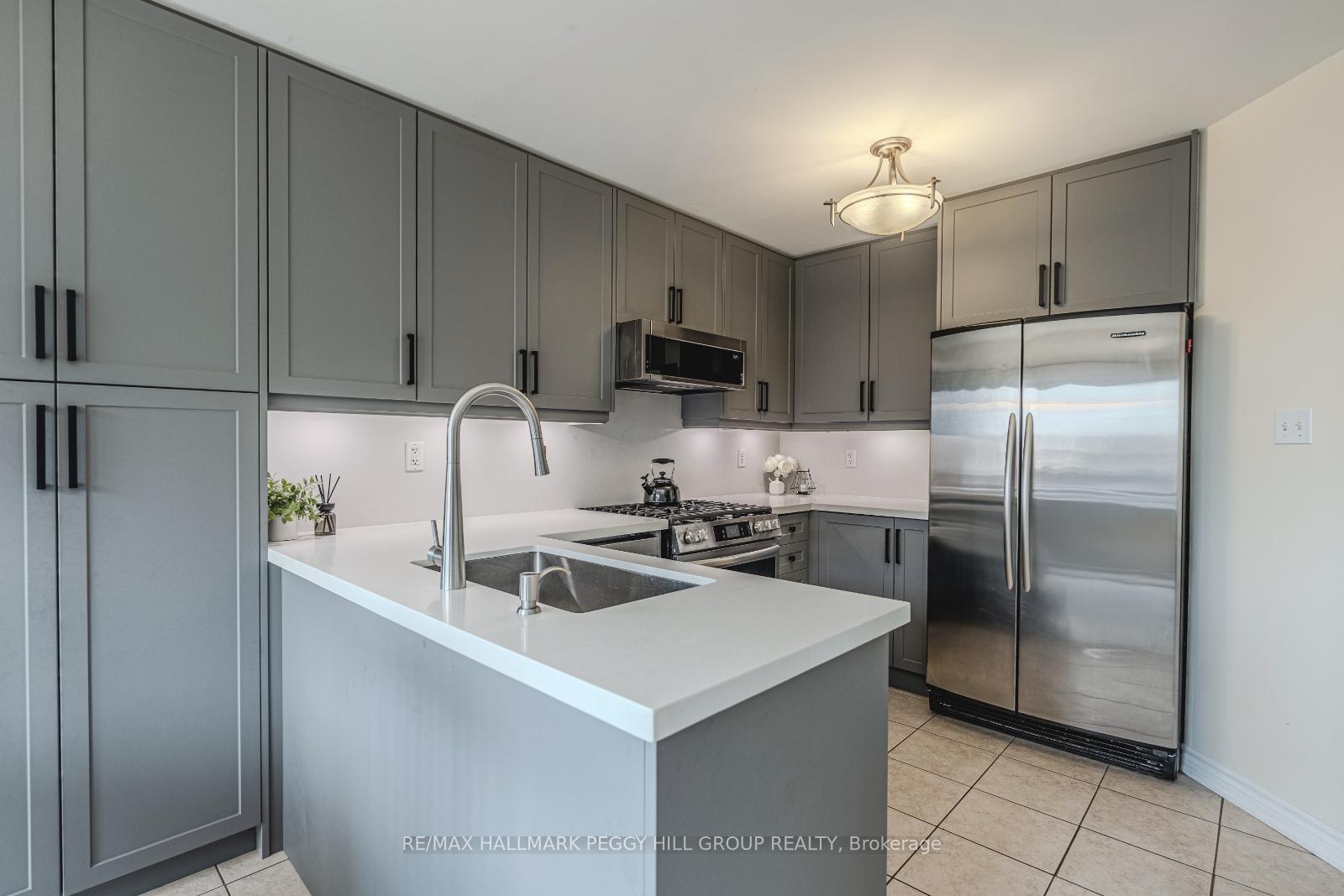 Photo 3 of 42 Succession Crescent, Barrie, Innis-Shore — HOMEH