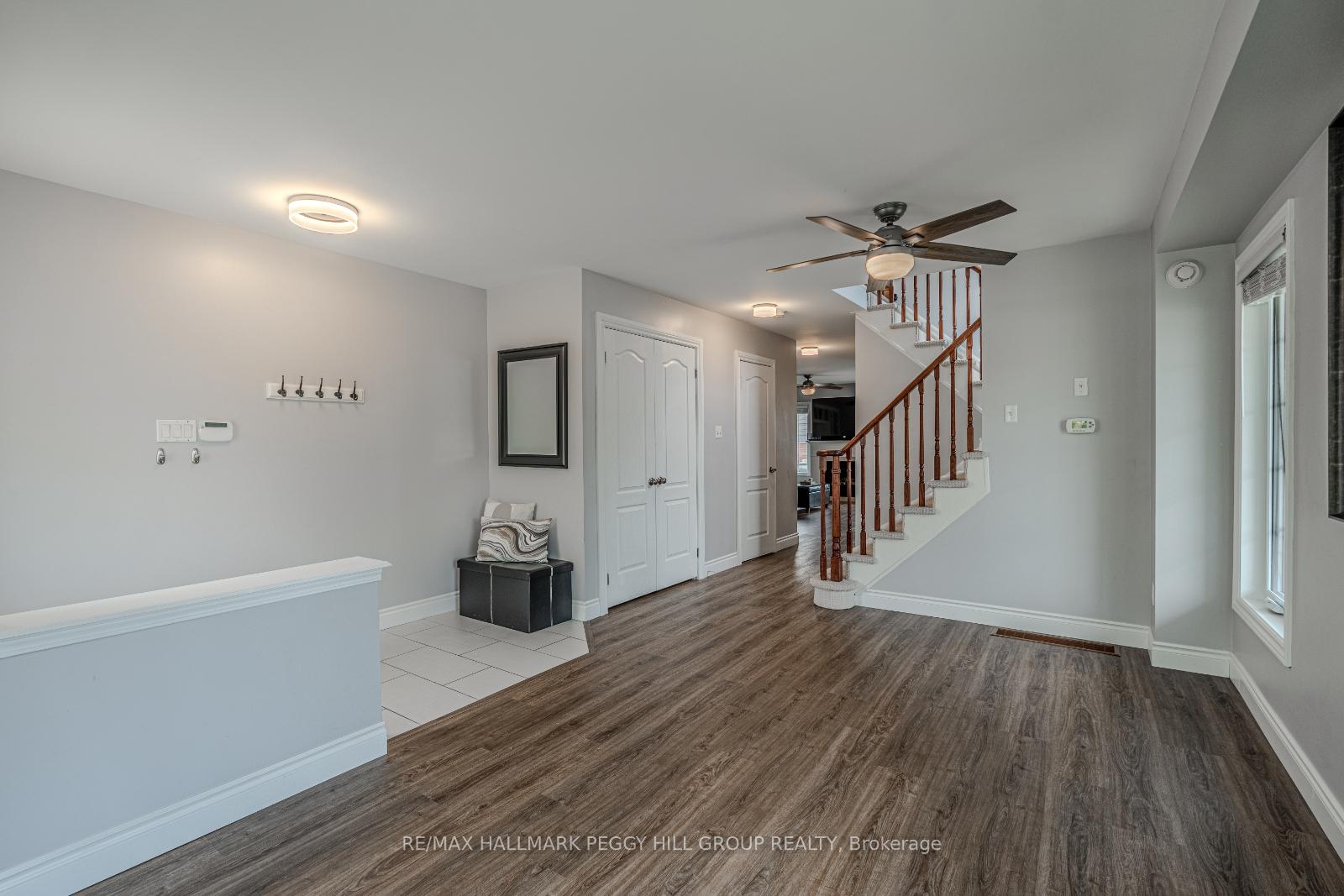 Photo 8 of 42 Succession Crescent, Barrie, Innis-Shore — HOMEH