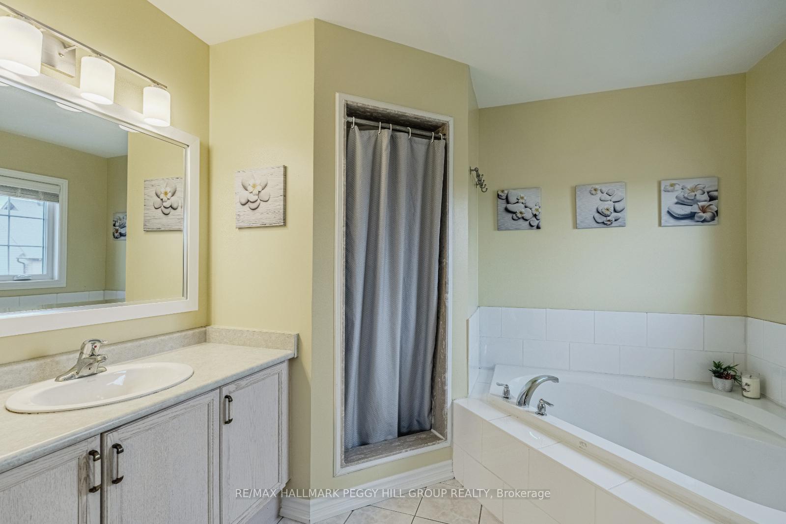 Photo 10 of 42 Succession Crescent, Barrie, Innis-Shore — HOMEH