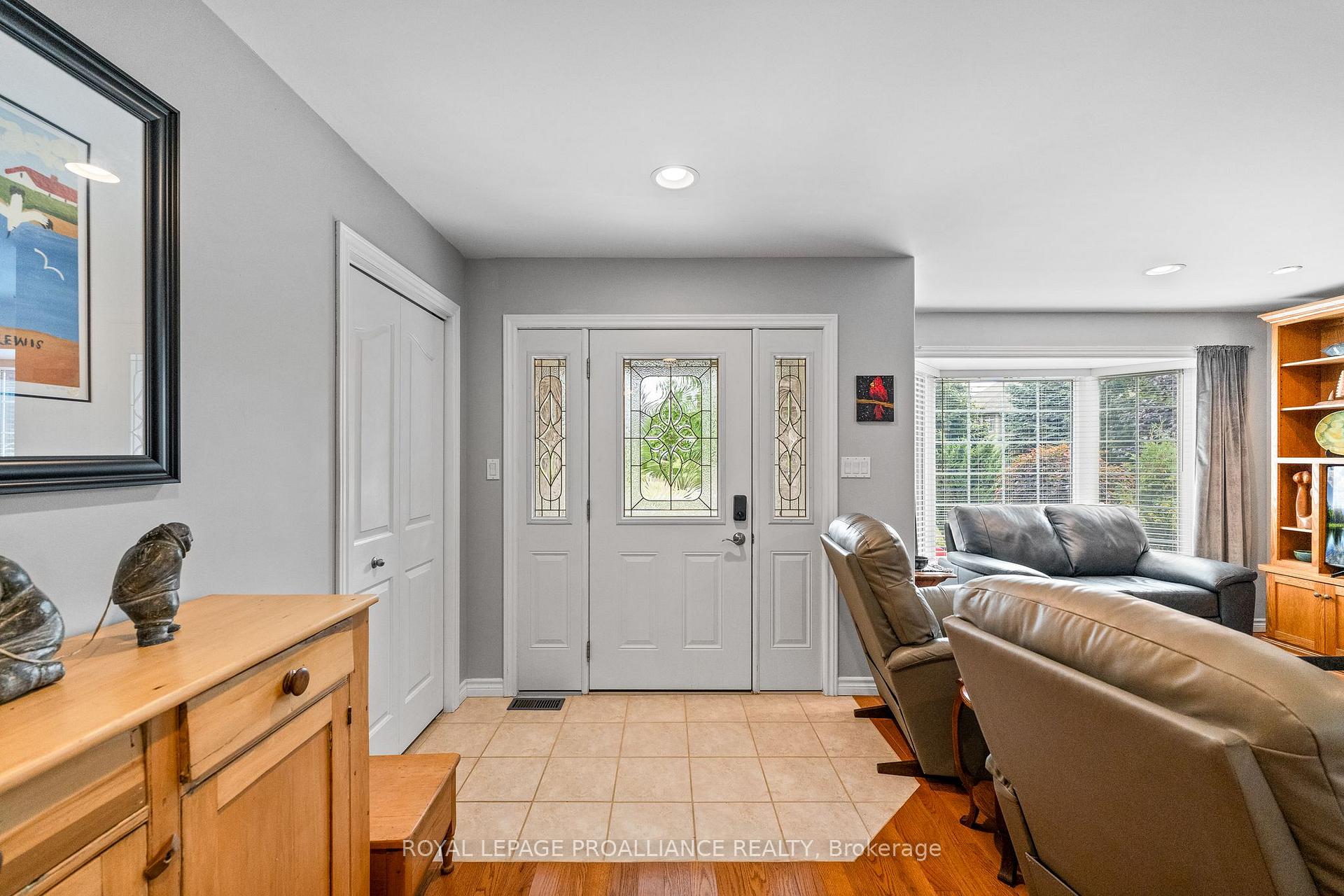 Photo 10 of 14 Edgewater Drive, Prince Edward County, Sophiasburg Ward — HOMEH