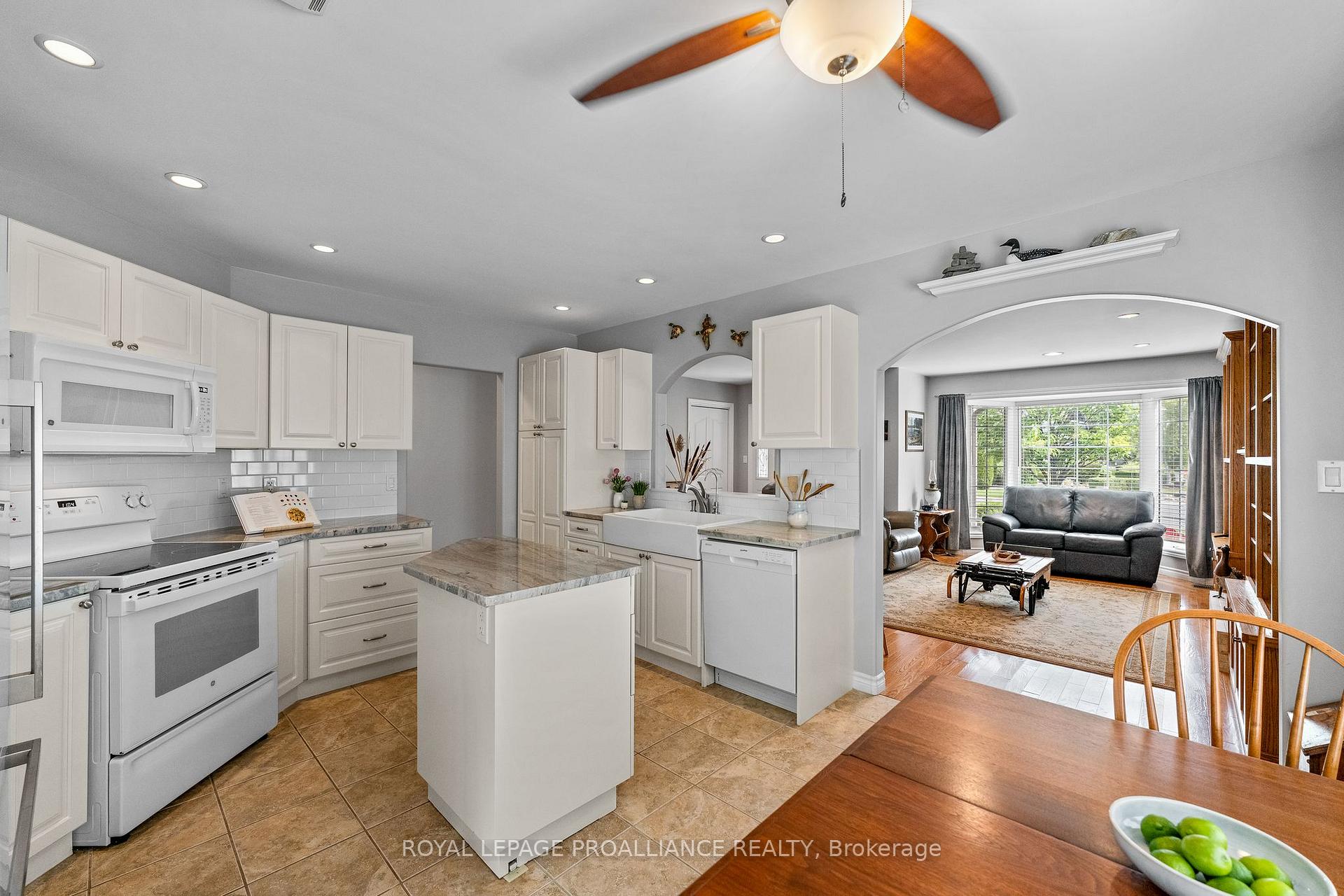 Photo 18 of 14 Edgewater Drive, Prince Edward County, Sophiasburg Ward — HOMEH