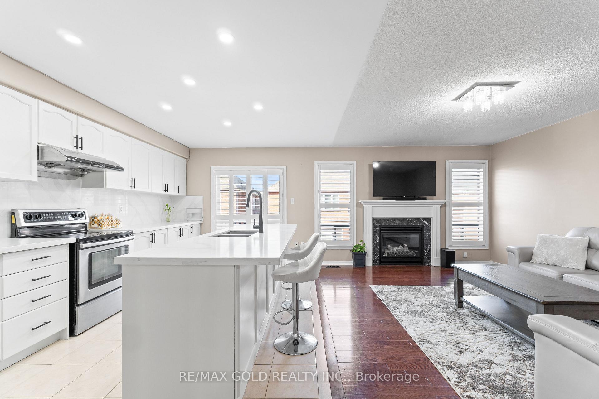 Photo 4 of 72 Newington Crescent, Brampton, Bram East — HOMEH