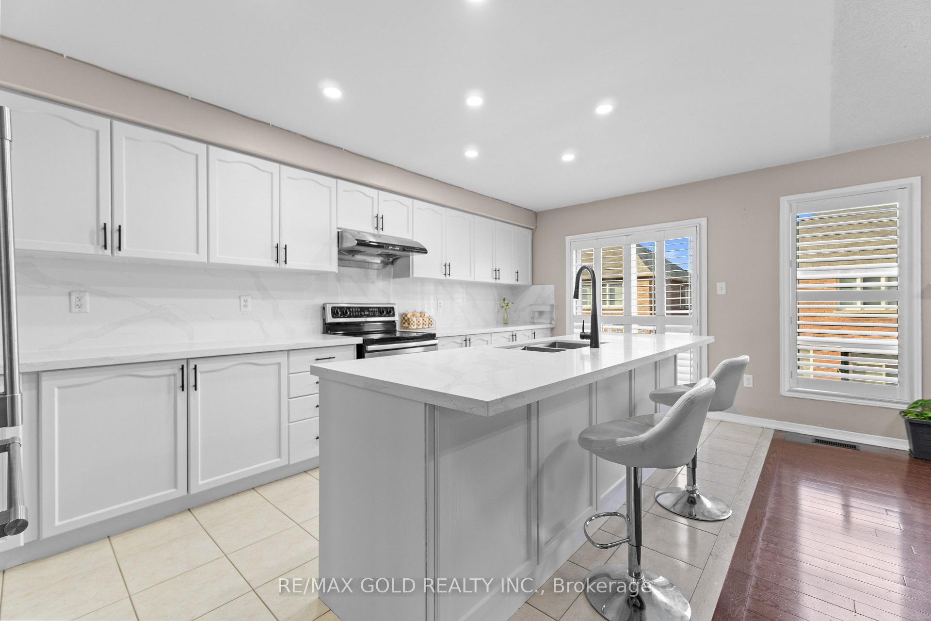 Photo 5 of 72 Newington Crescent, Brampton, Bram East — HOMEH
