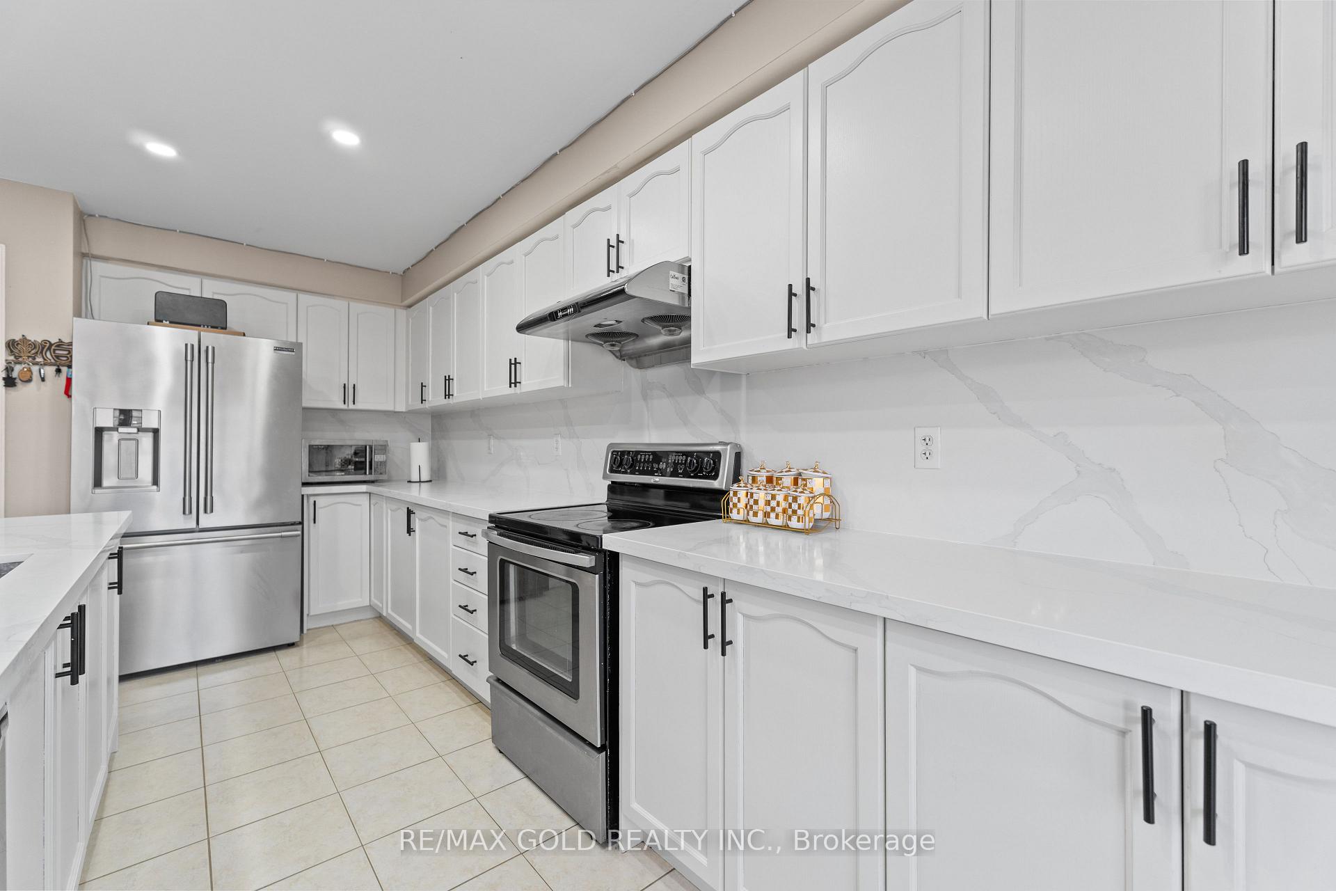 Photo 6 of 72 Newington Crescent, Brampton, Bram East — HOMEH