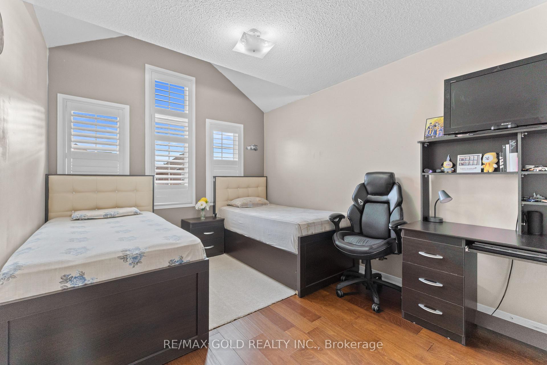 Photo 13 of 72 Newington Crescent, Brampton, Bram East — HOMEH