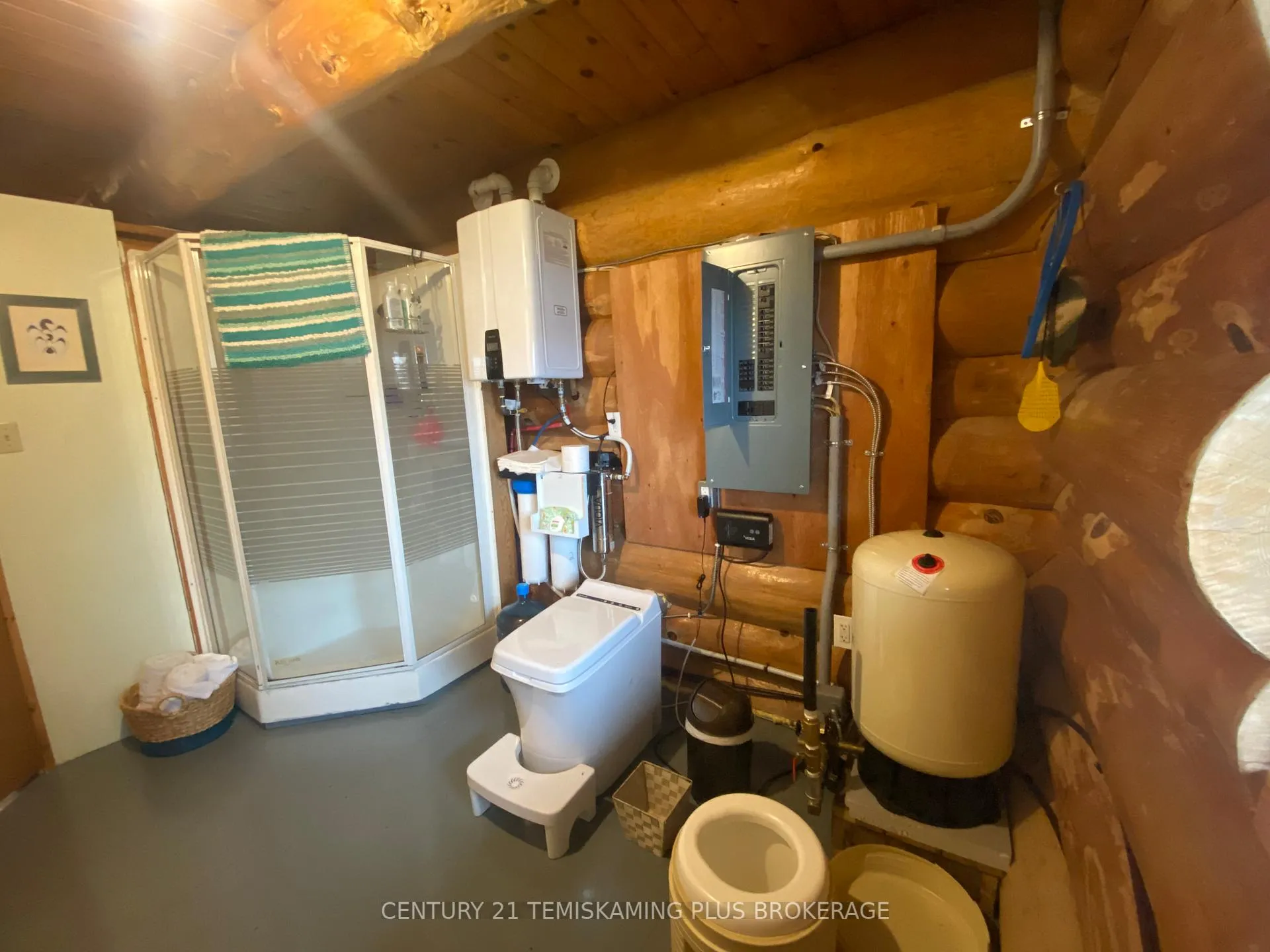 Photo 15 of 1 Weekes Island, Englehart, Central Timiskaming — HOMEH