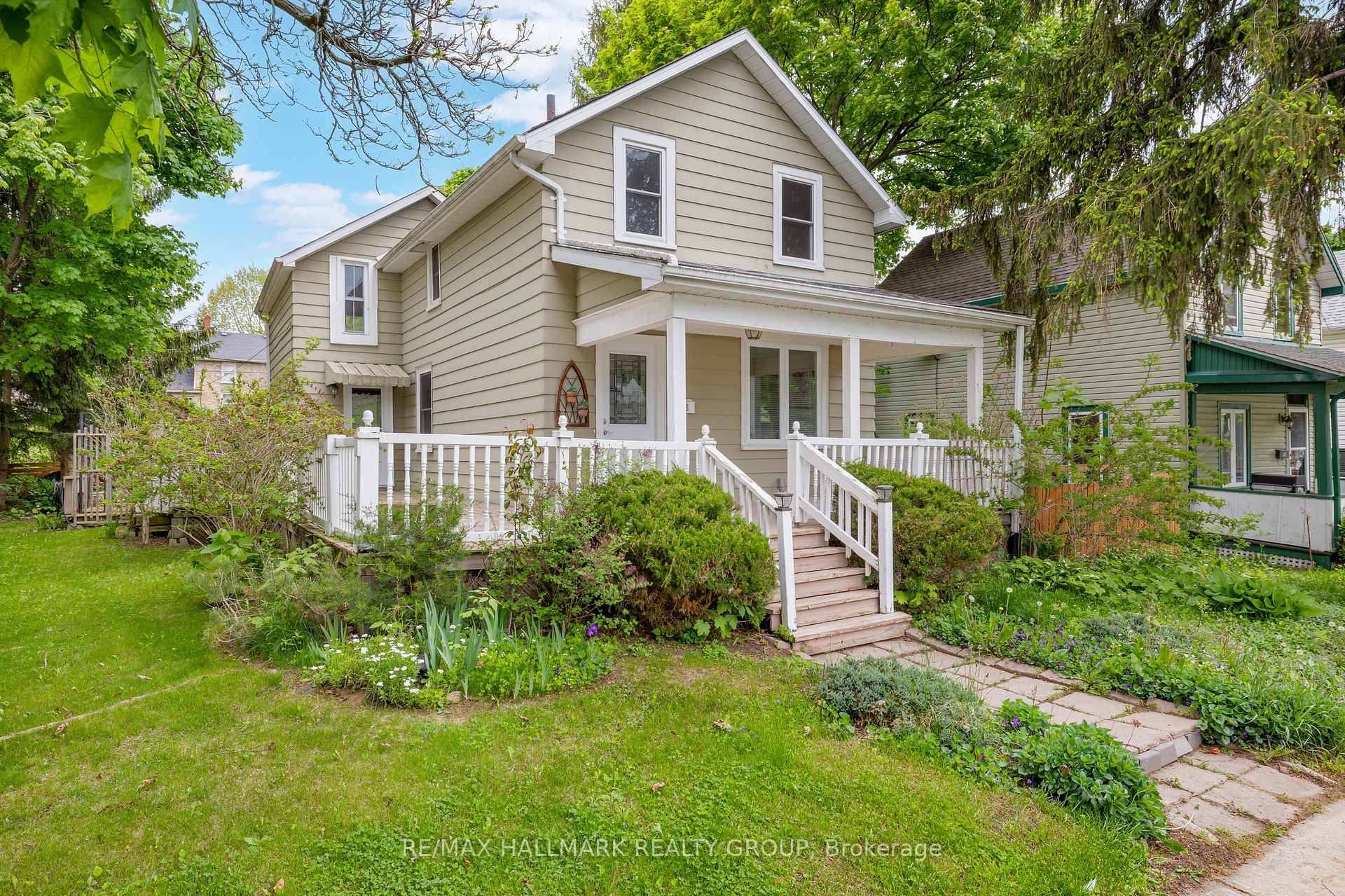 Photo 1 of 118 Wellington Street, Gananoque — HOMEH