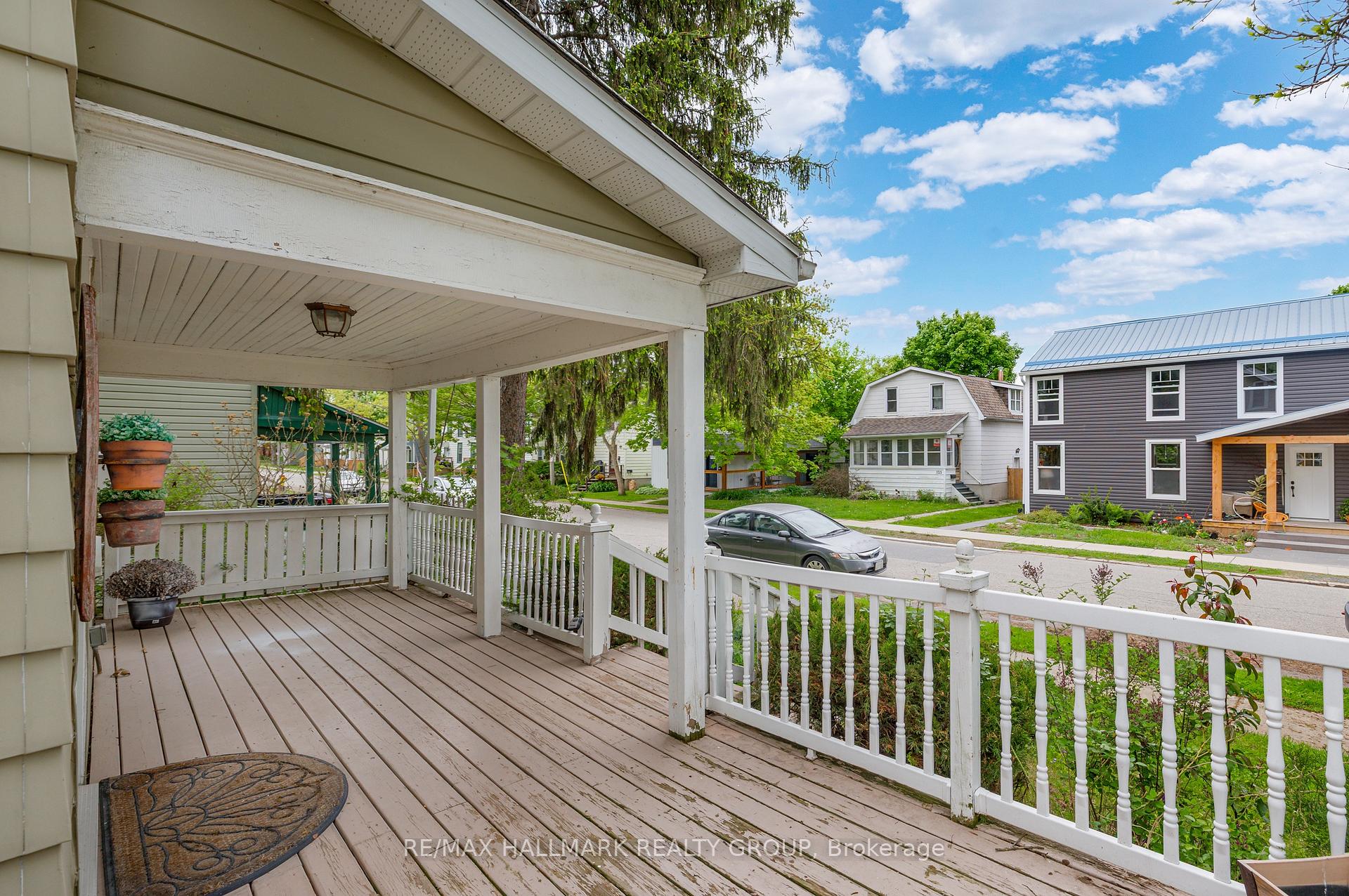 Photo 5 of 118 Wellington Street, Gananoque — HOMEH