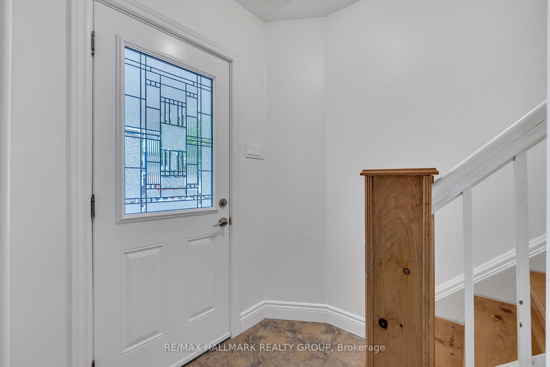 Photo 4 of 118 Wellington Street, Gananoque — HOMEH