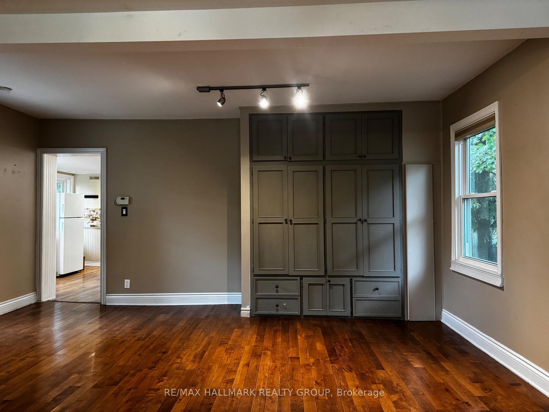 Photo 8 of 118 Wellington Street, Gananoque — HOMEH