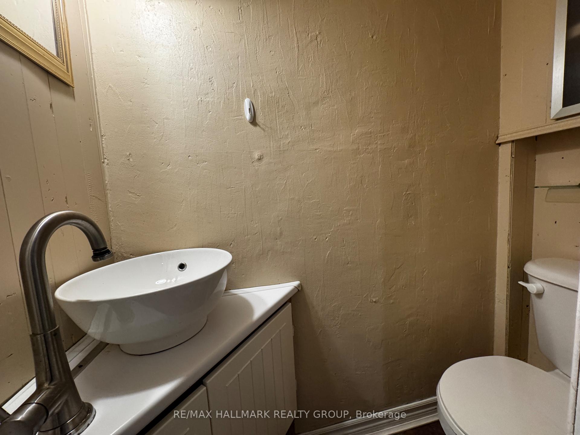 Photo 13 of 118 Wellington Street, Gananoque — HOMEH