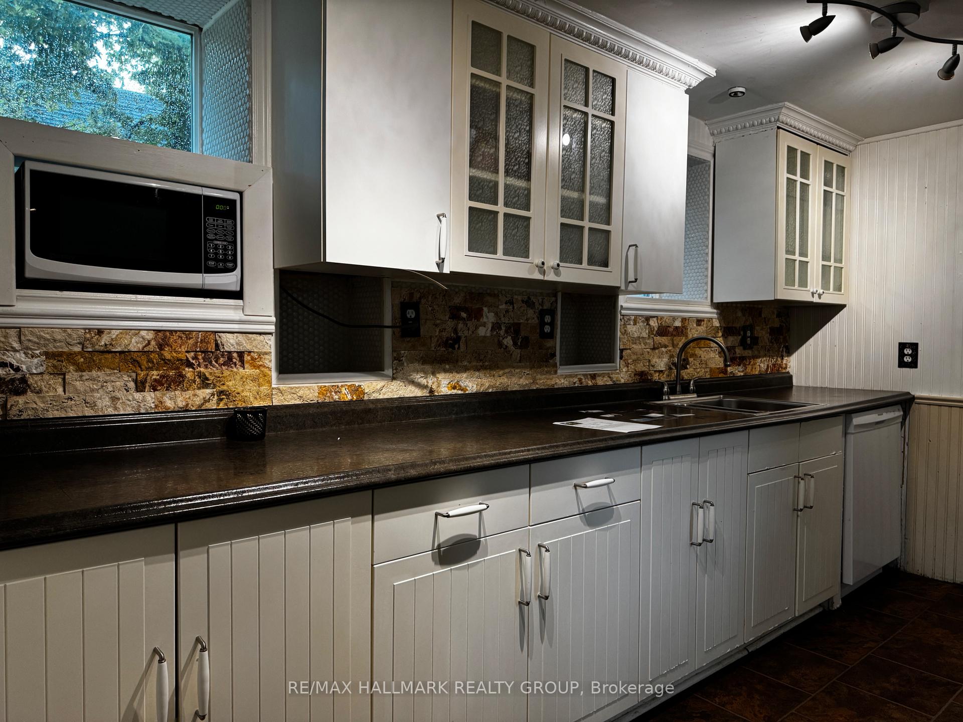 Photo 17 of 118 Wellington Street, Gananoque — HOMEH