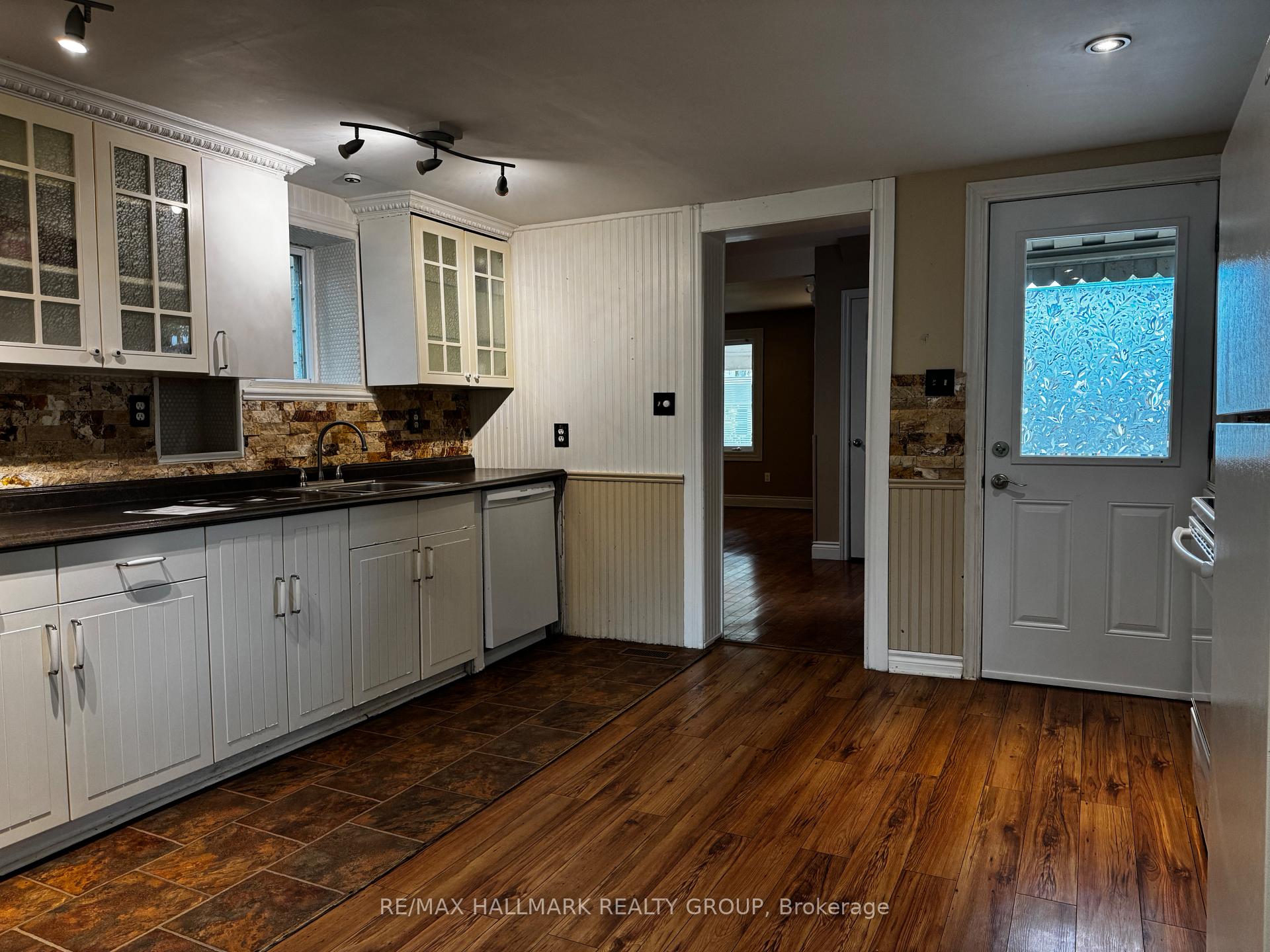 Photo 18 of 118 Wellington Street, Gananoque — HOMEH