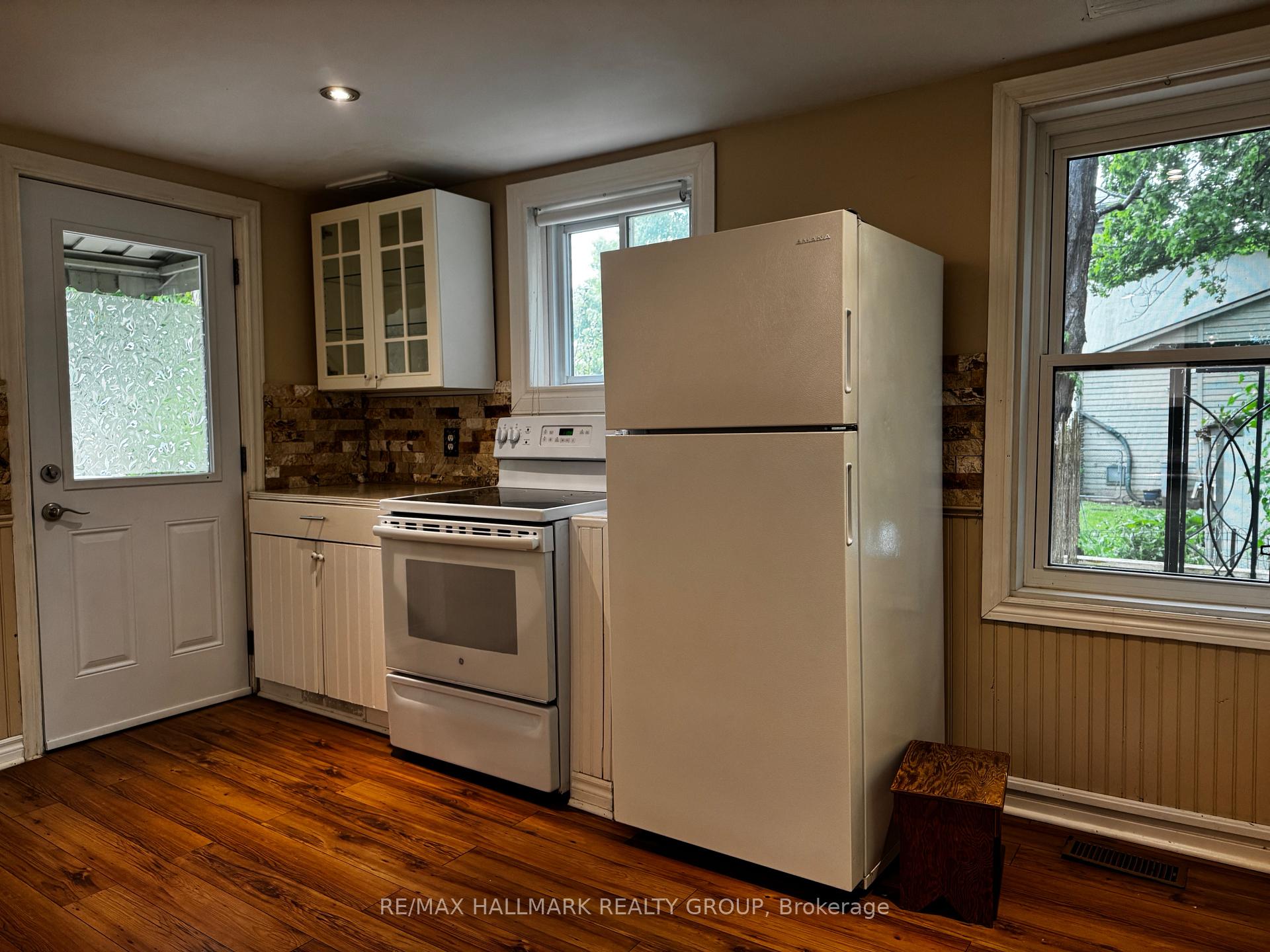 Photo 20 of 118 Wellington Street, Gananoque — HOMEH
