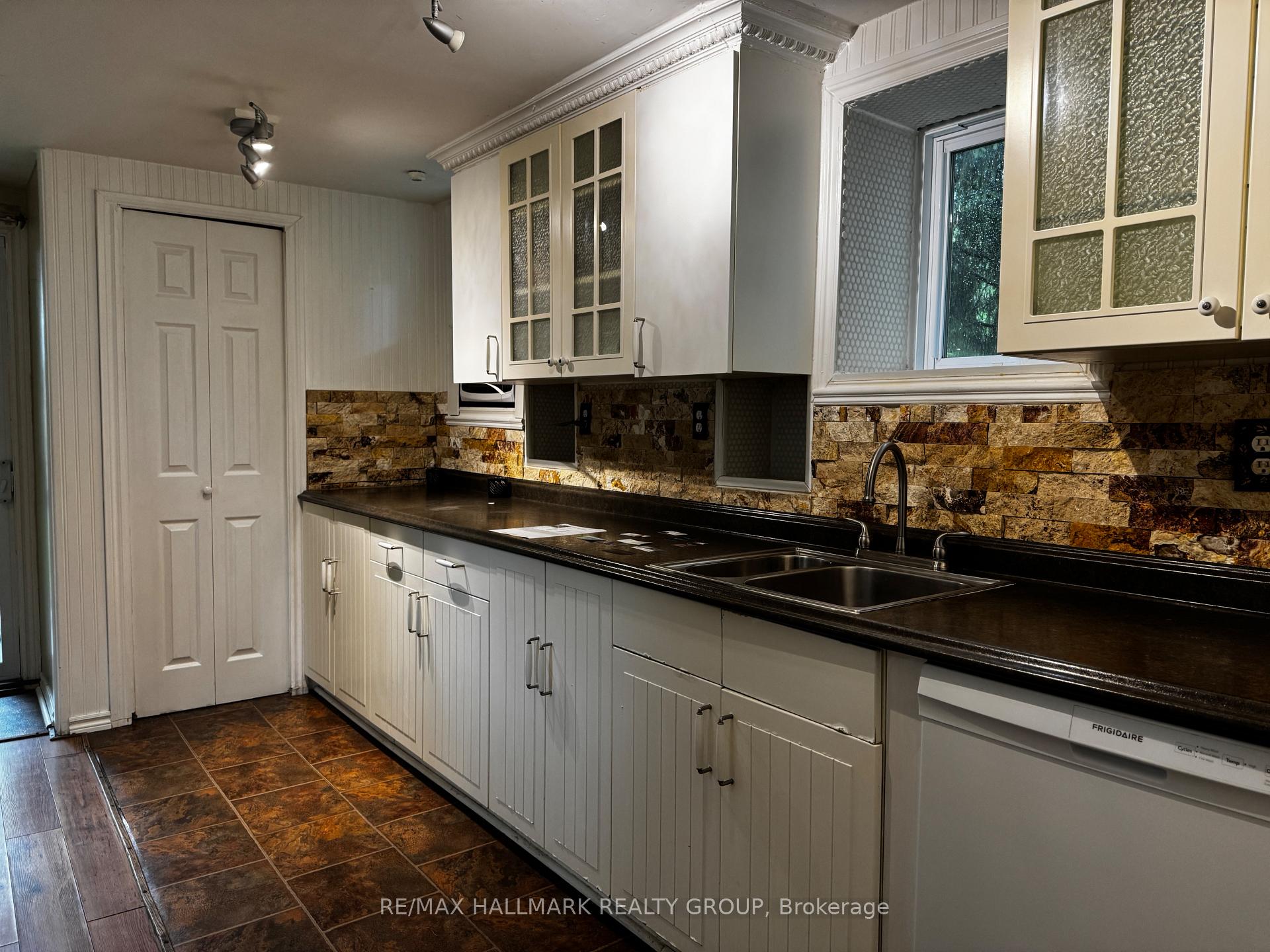 Photo 22 of 118 Wellington Street, Gananoque — HOMEH
