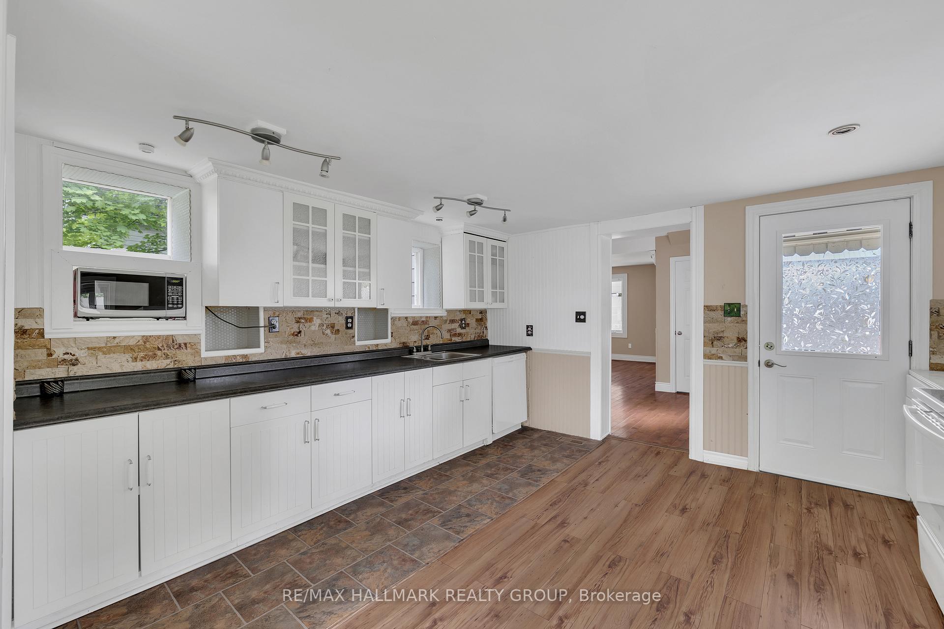 Photo 27 of 118 Wellington Street, Gananoque — HOMEH