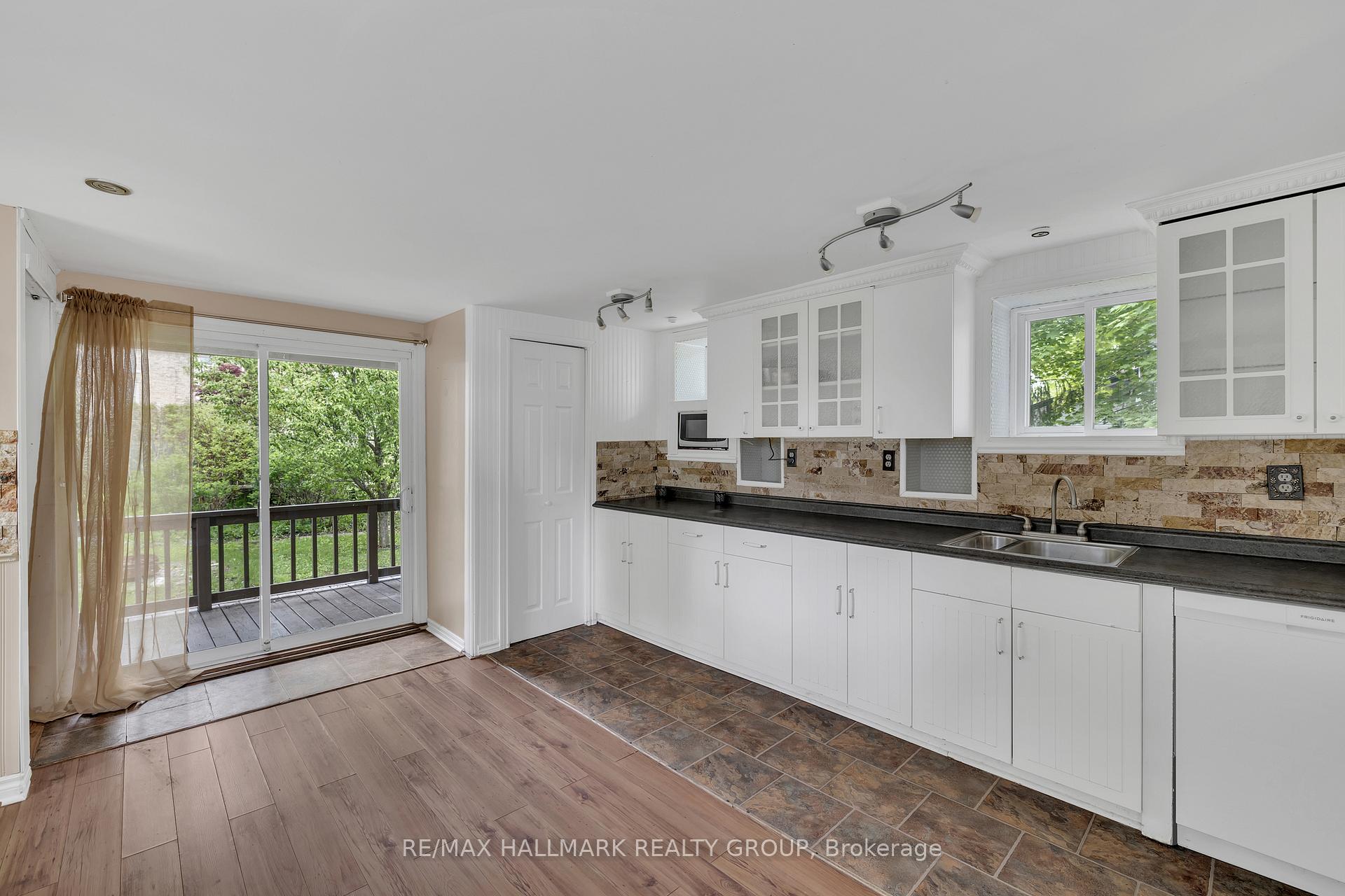 Photo 28 of 118 Wellington Street, Gananoque — HOMEH
