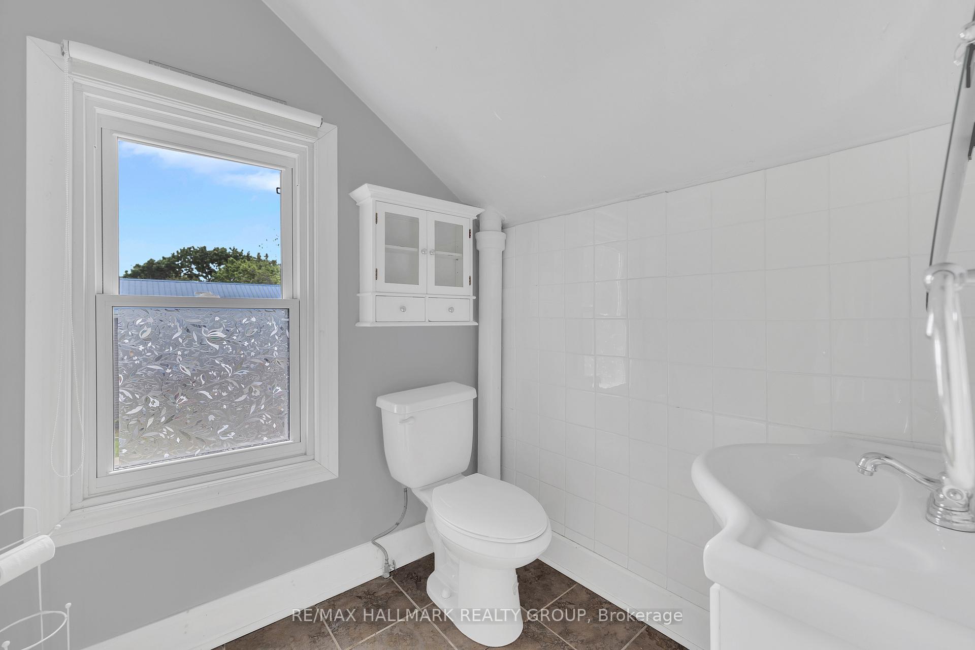 Photo 35 of 118 Wellington Street, Gananoque — HOMEH