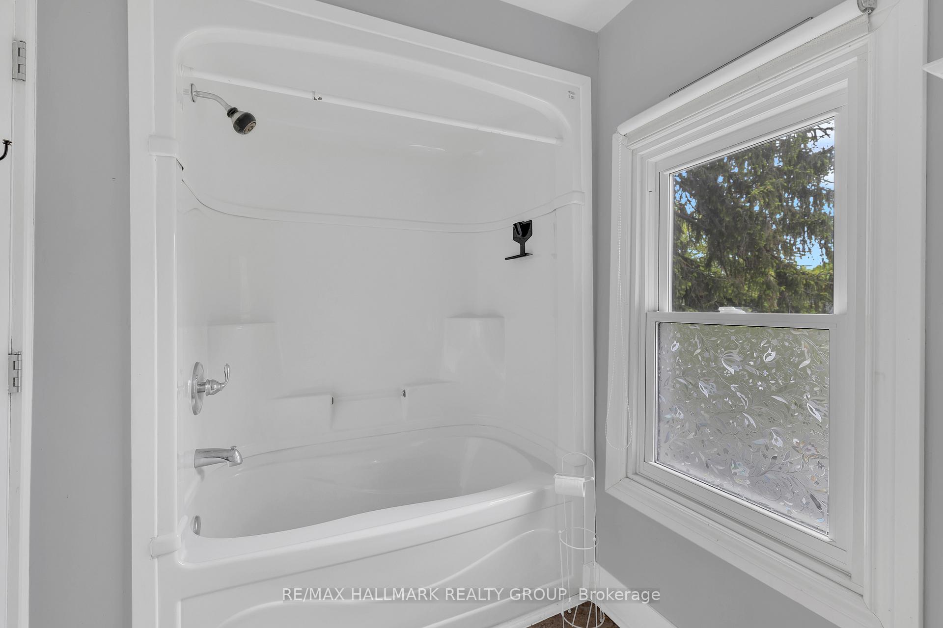 Photo 36 of 118 Wellington Street, Gananoque — HOMEH