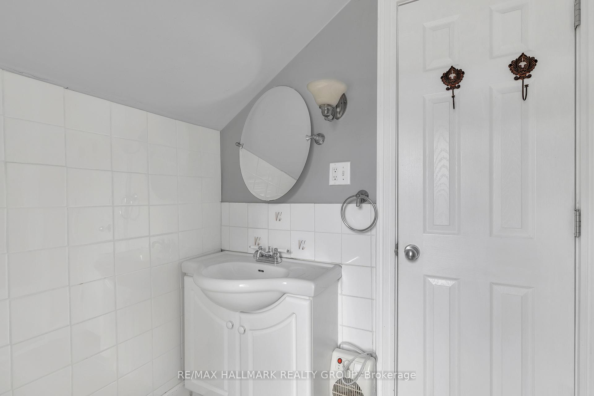 Photo 37 of 118 Wellington Street, Gananoque — HOMEH