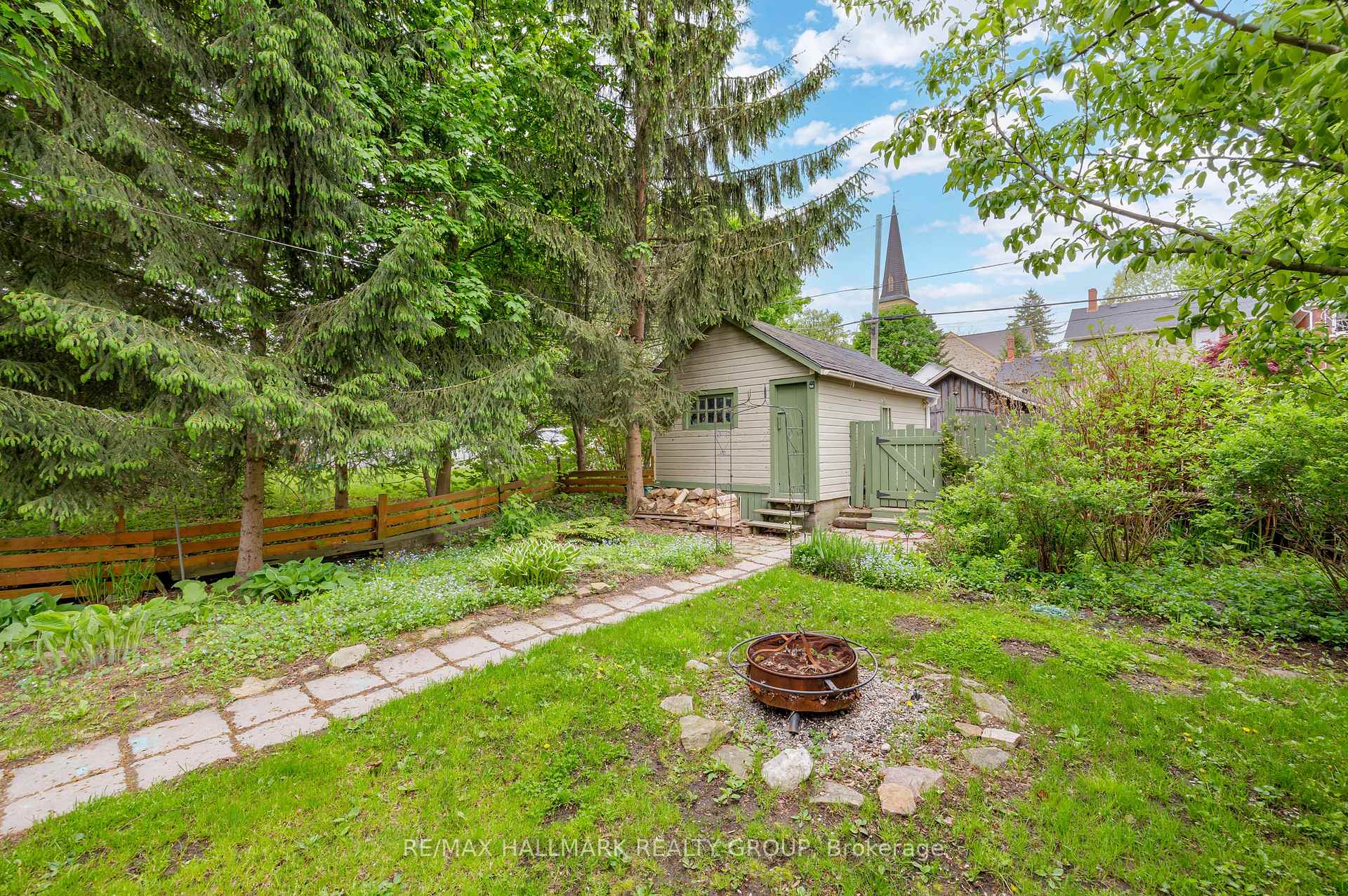 Photo 38 of 118 Wellington Street, Gananoque — HOMEH