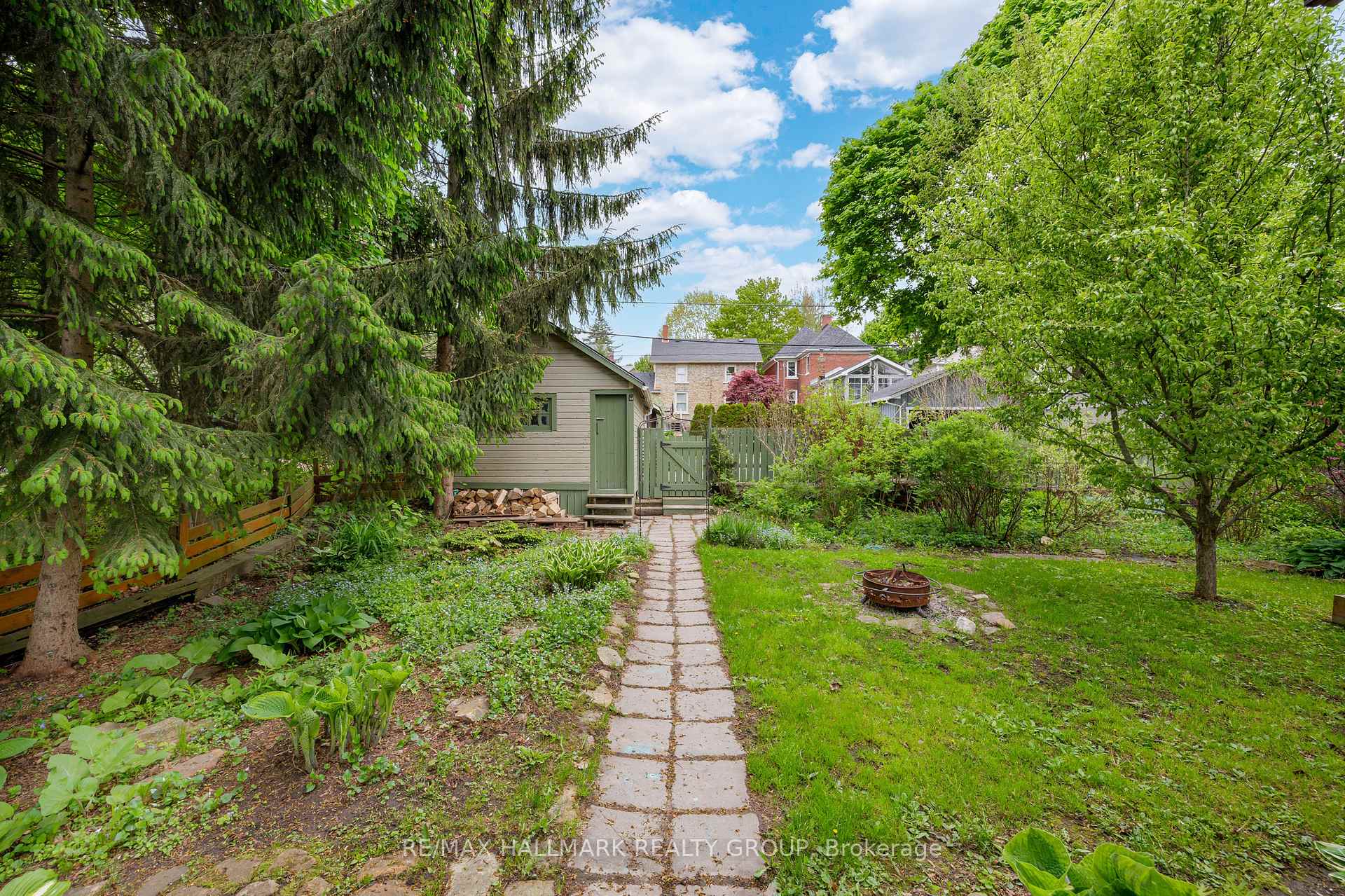 Photo 39 of 118 Wellington Street, Gananoque — HOMEH
