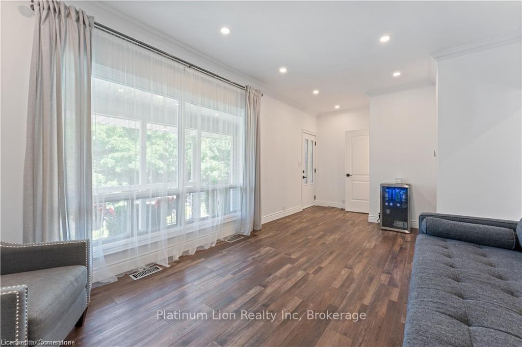 Photo 4 of 65 Broadway Street W, Brant, Paris — HOMEH