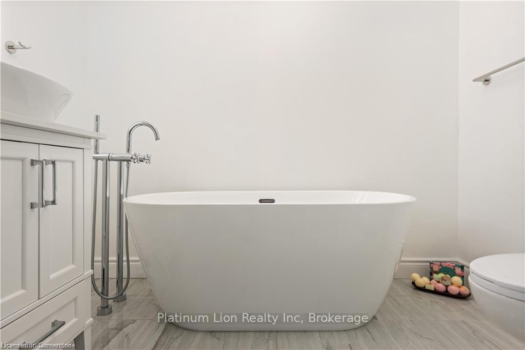 Photo 15 of 65 Broadway Street W, Brant, Paris — HOMEH