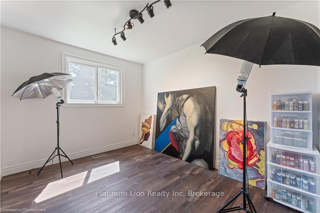 Photo 22 of 65 Broadway Street W, Brant, Paris — HOMEH