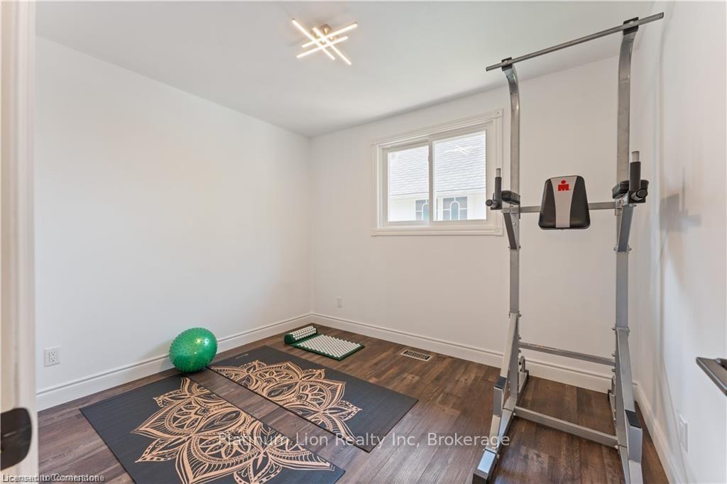 Photo 24 of 65 Broadway Street W, Brant, Paris — HOMEH
