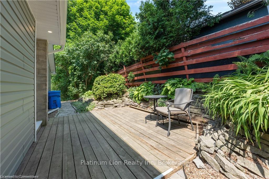 Photo 34 of 65 Broadway Street W, Brant, Paris — HOMEH