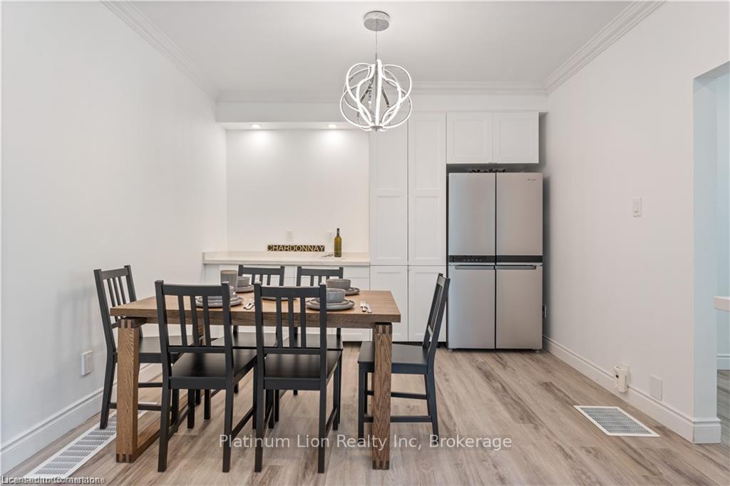 Photo 33 of 65 Broadway Street W, Brant, Paris — HOMEH