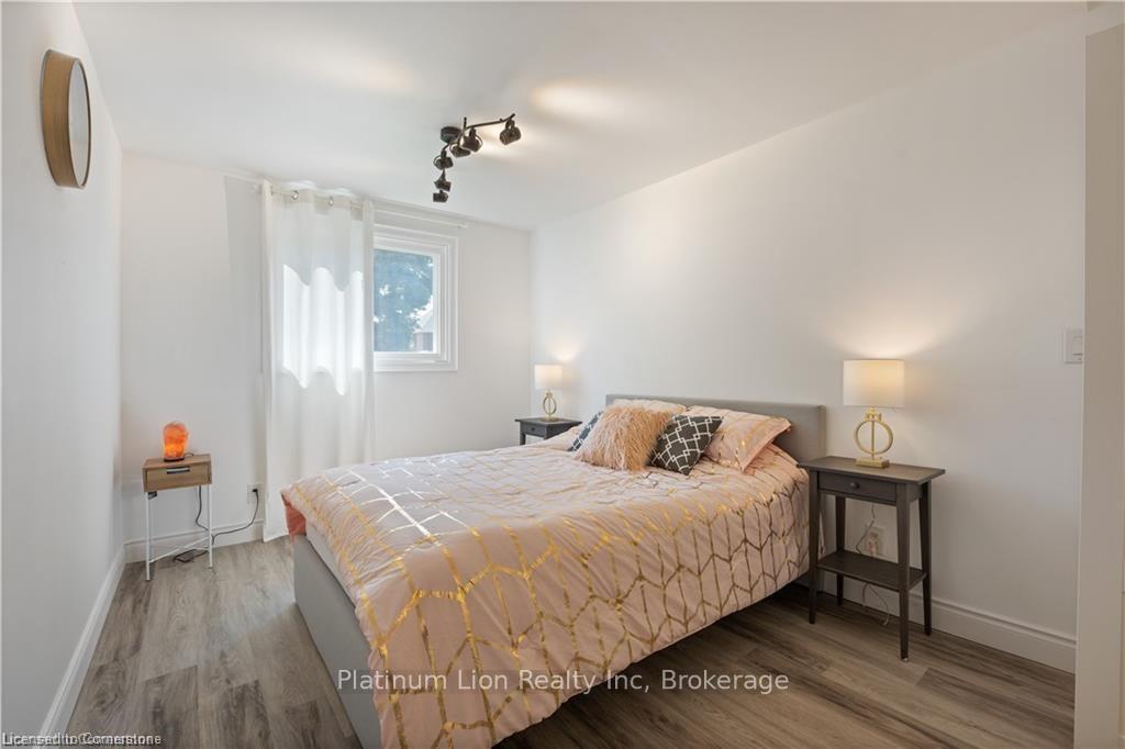 Photo 43 of 65 Broadway Street W, Brant, Paris — HOMEH