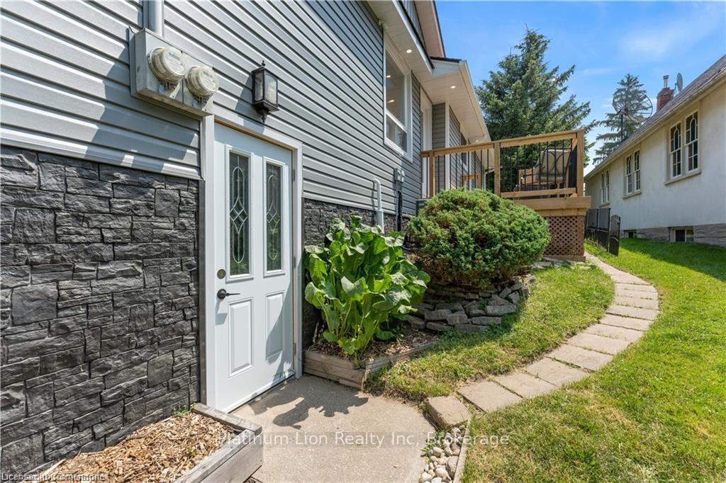 Photo 44 of 65 Broadway Street W, Brant, Paris — HOMEH