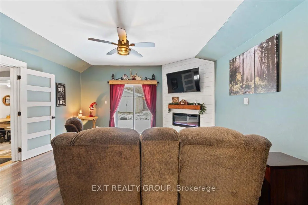 Photo 5 of 391 Thomas Street, Deseronto, Deseronto (Town) — HOMEH