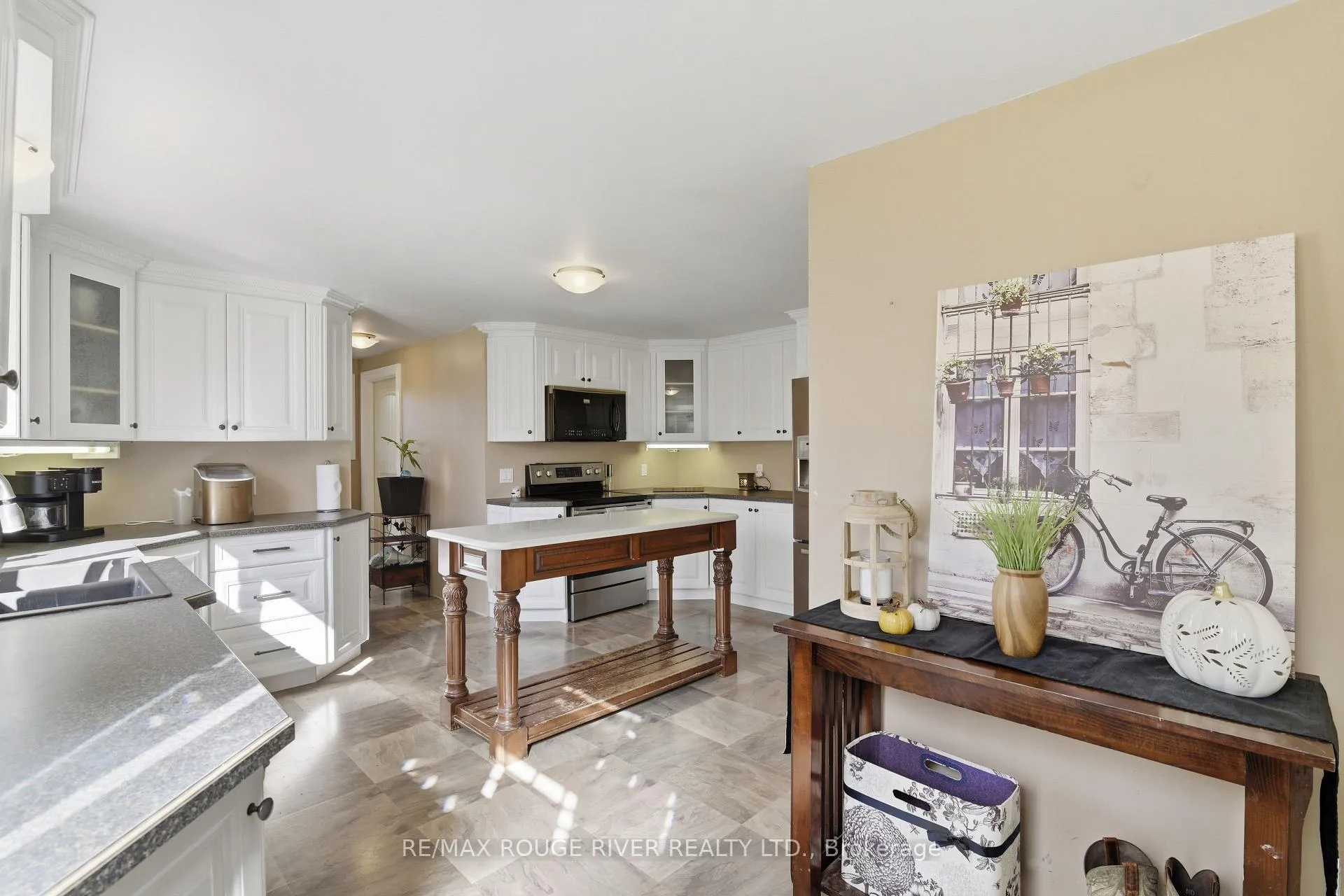 Photo 5 of 122 County Road 4 E, Douro-Dummer — HOMEH